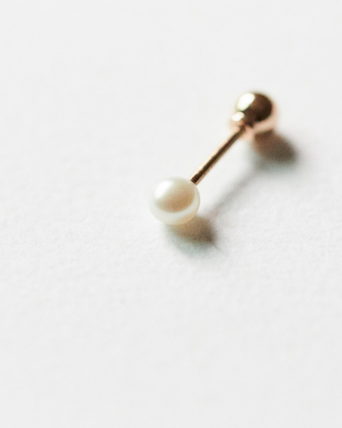 pearl orb piercing – single pearl on a solid 14K pink gold post | HANNA543