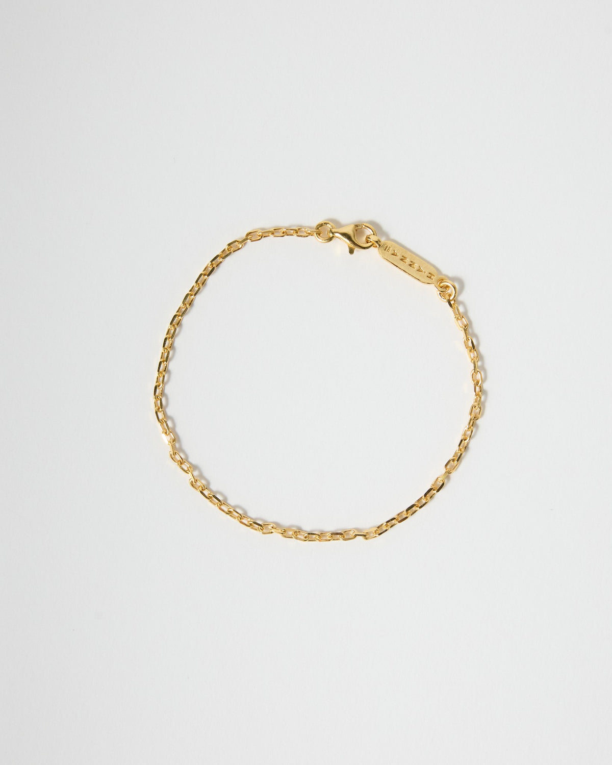 classic link chain bracelet in gold – photo 12 | HANNA543