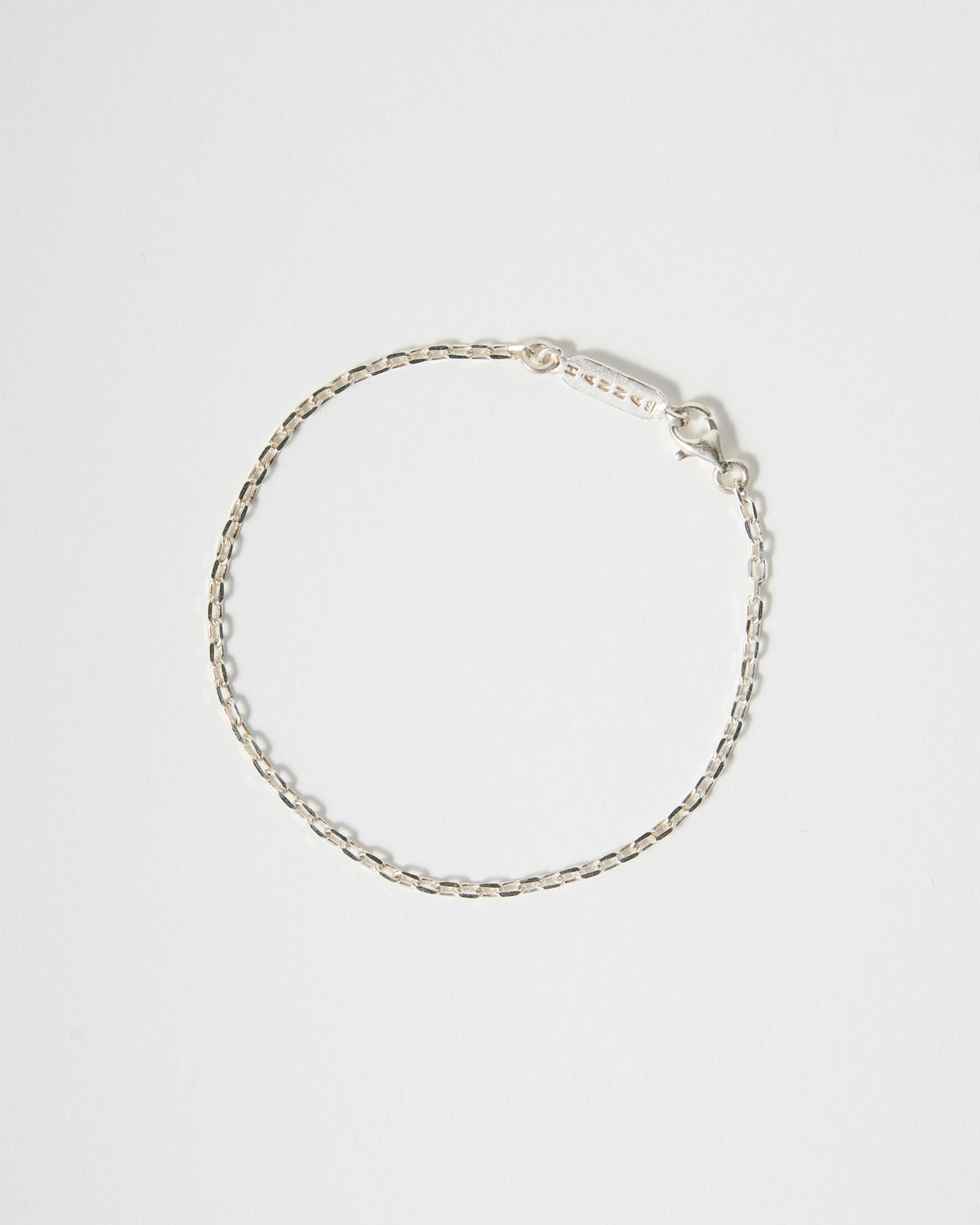 classic link chain bracelet – a clean link chain in solid silver | HANNA543