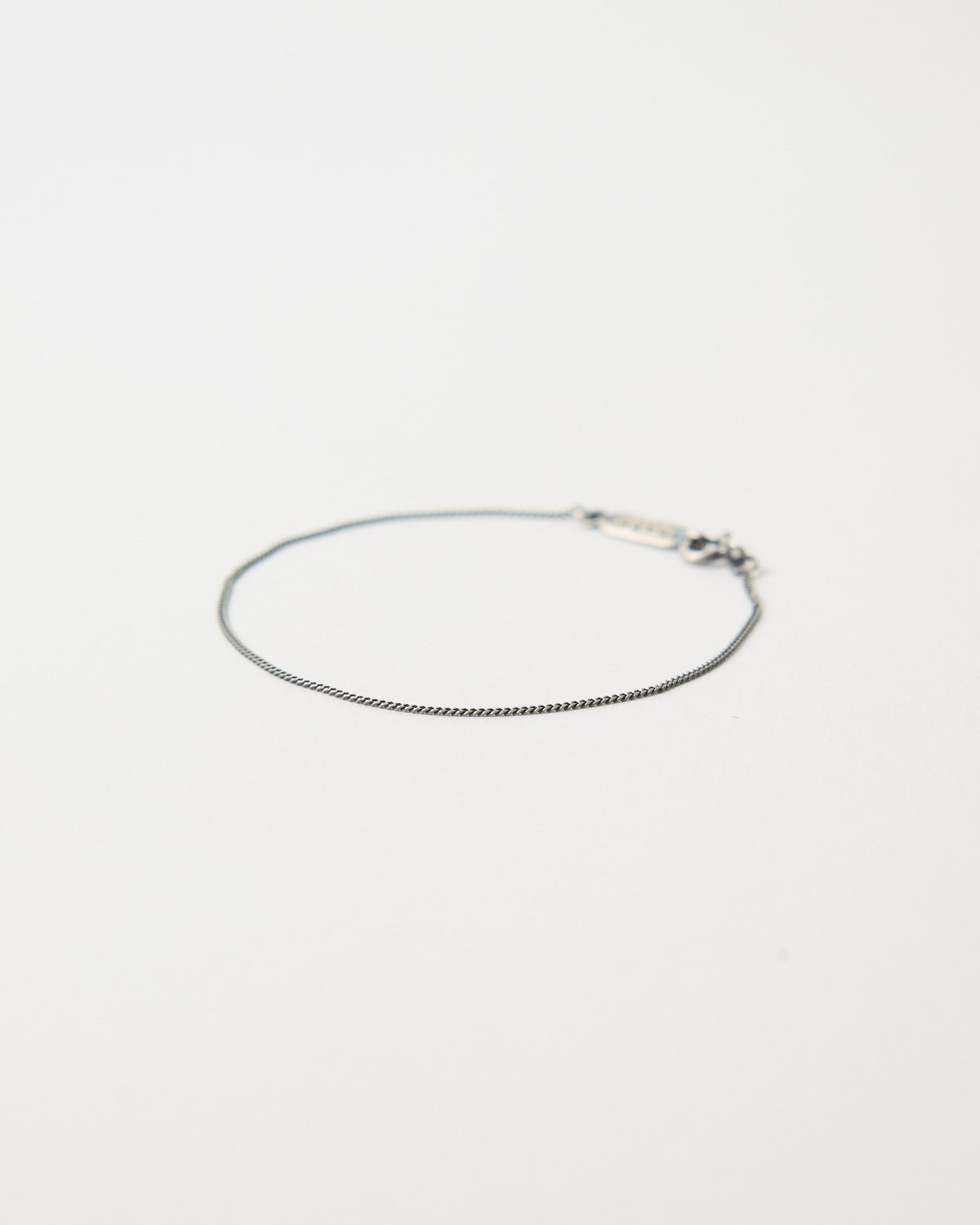 Fine antique silver curb chain bracelet laid flat – HANNA543 B1045 whisper curb chain