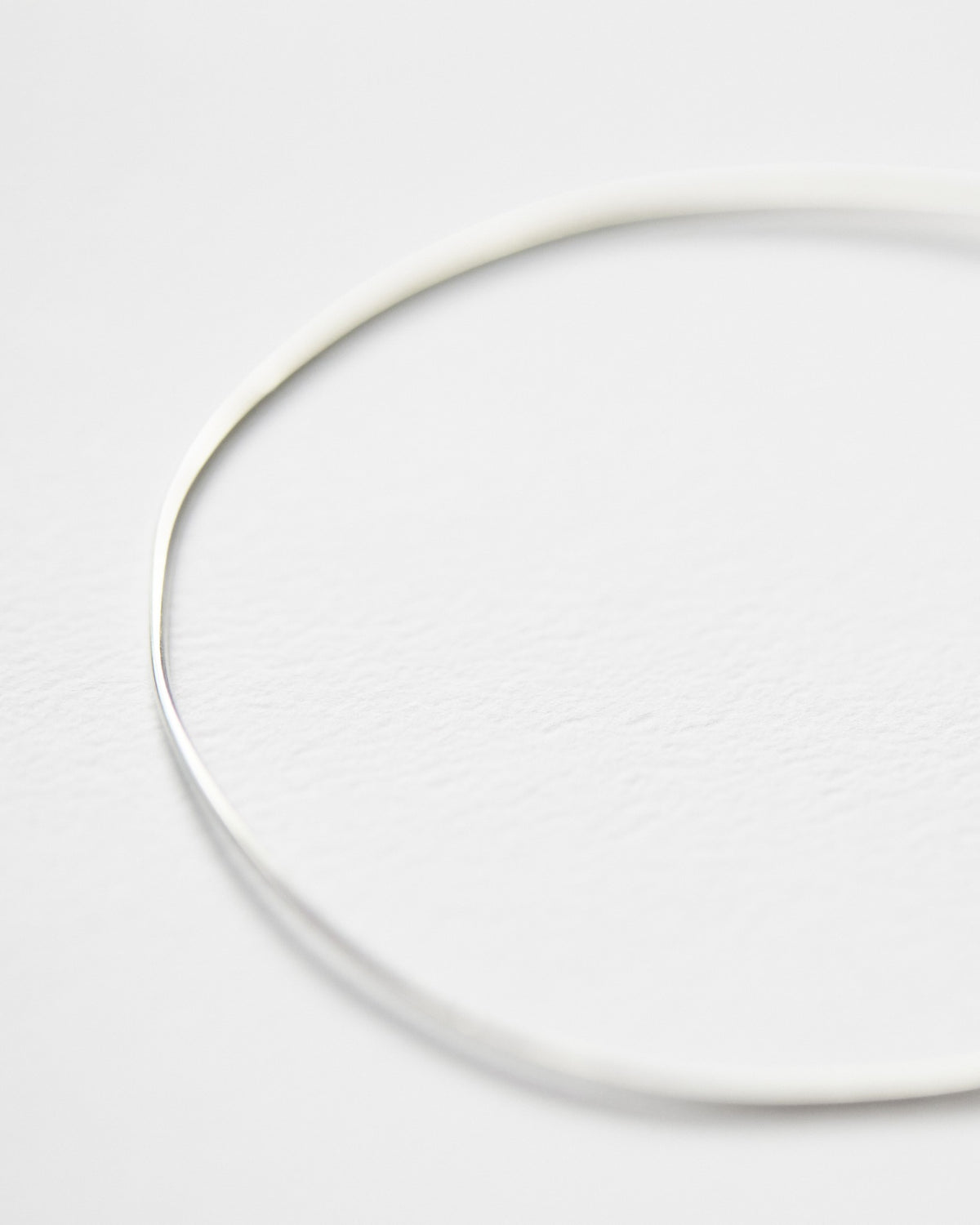 fine wire bangle – a single thread of solid silver, drawn from the bar | HANNA543