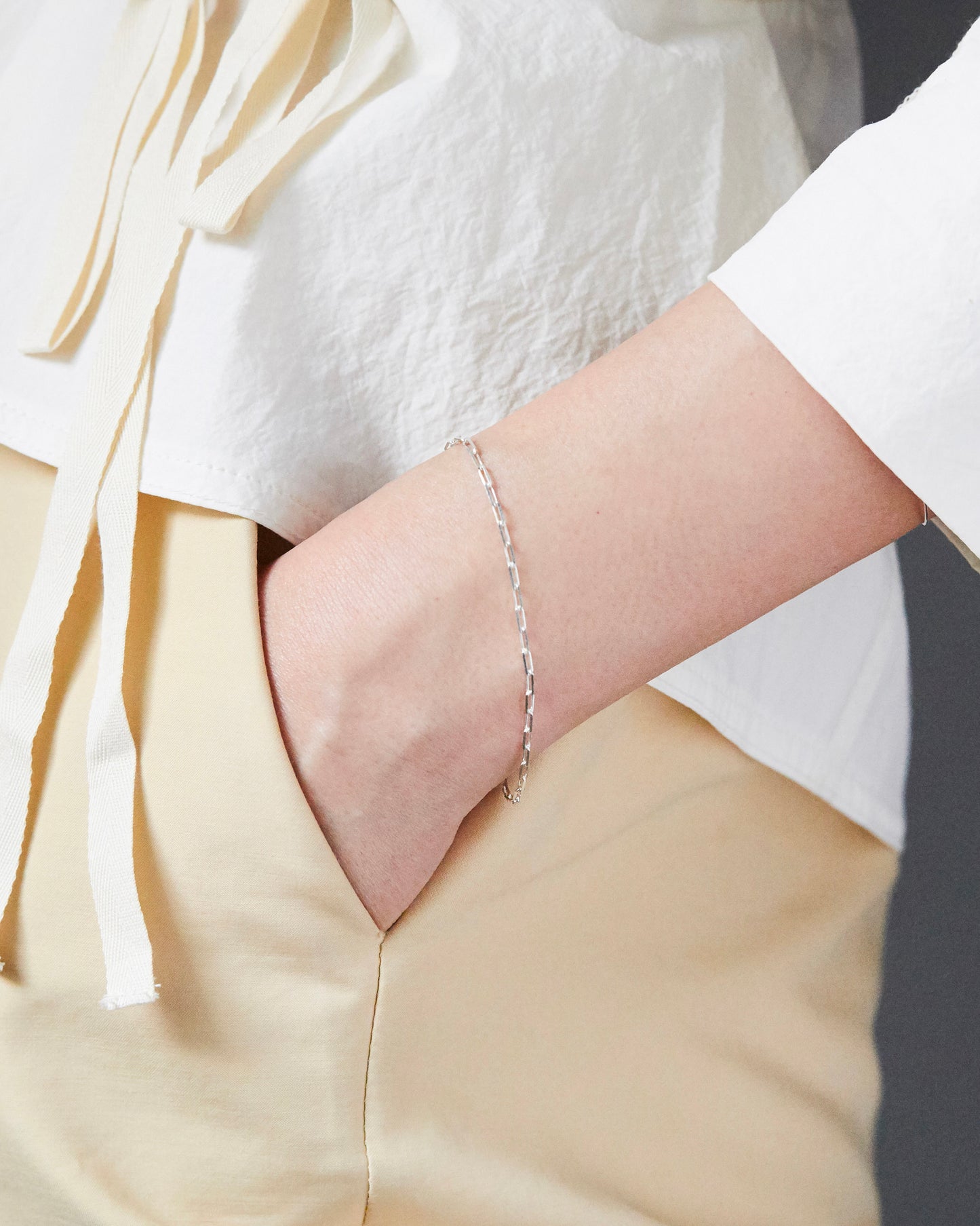 B433 - the modish link *in stock