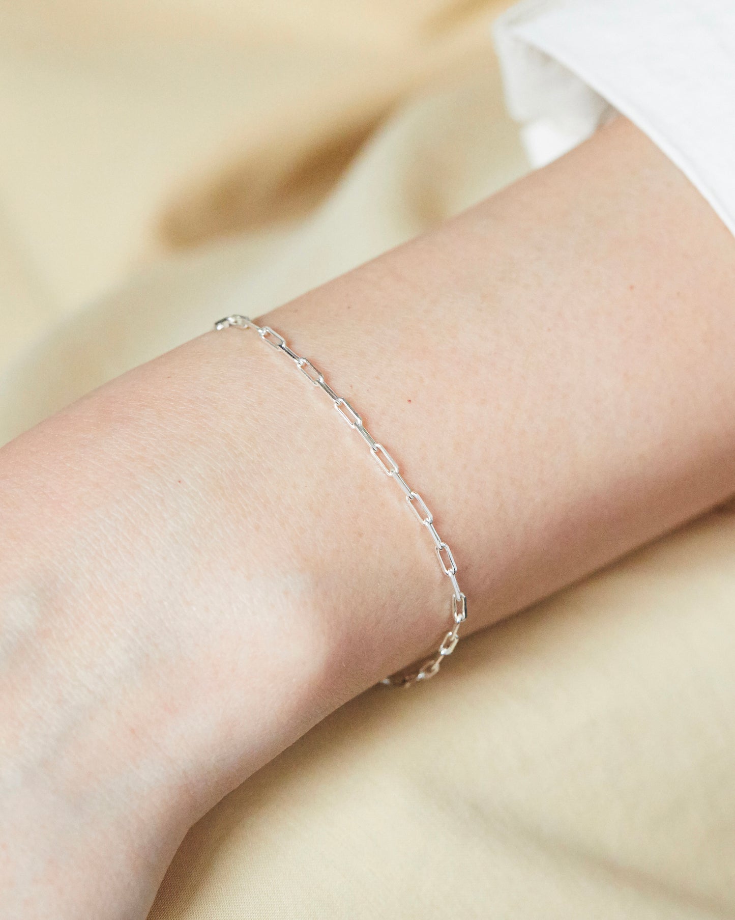 B433 - the modish link *in stock