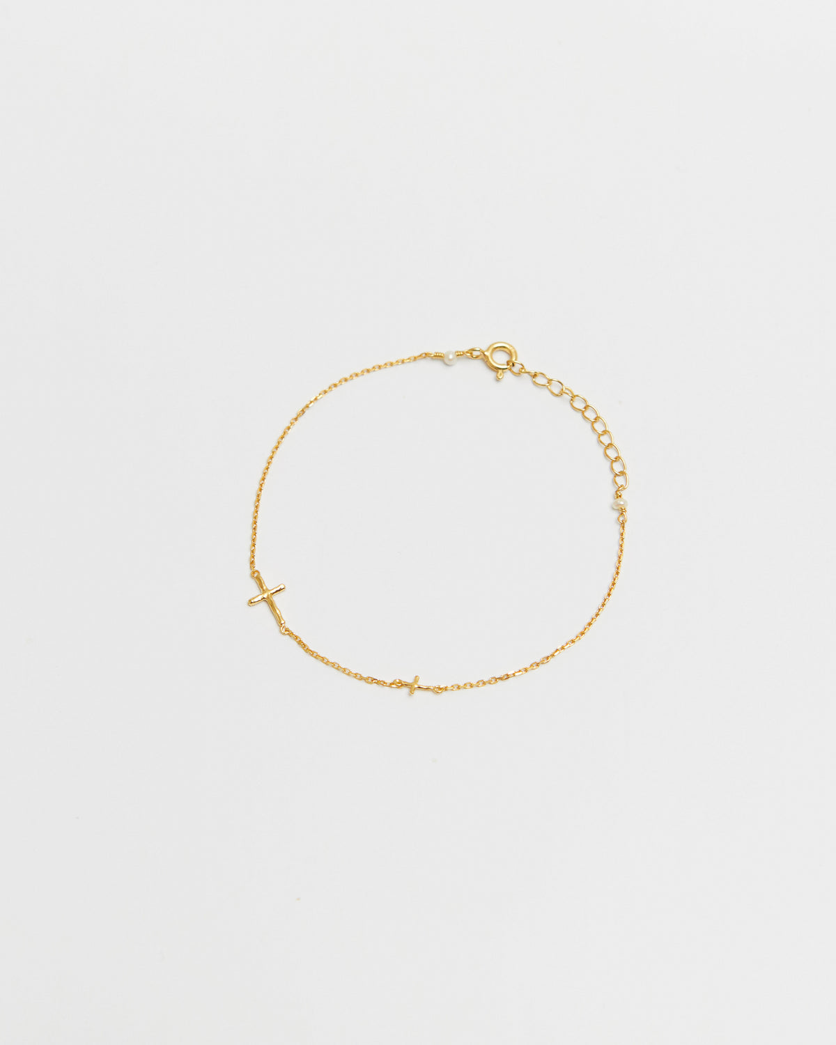 cross axis chain bracelet in gold – fine chain with sideways cross and extender chain | HANNA543