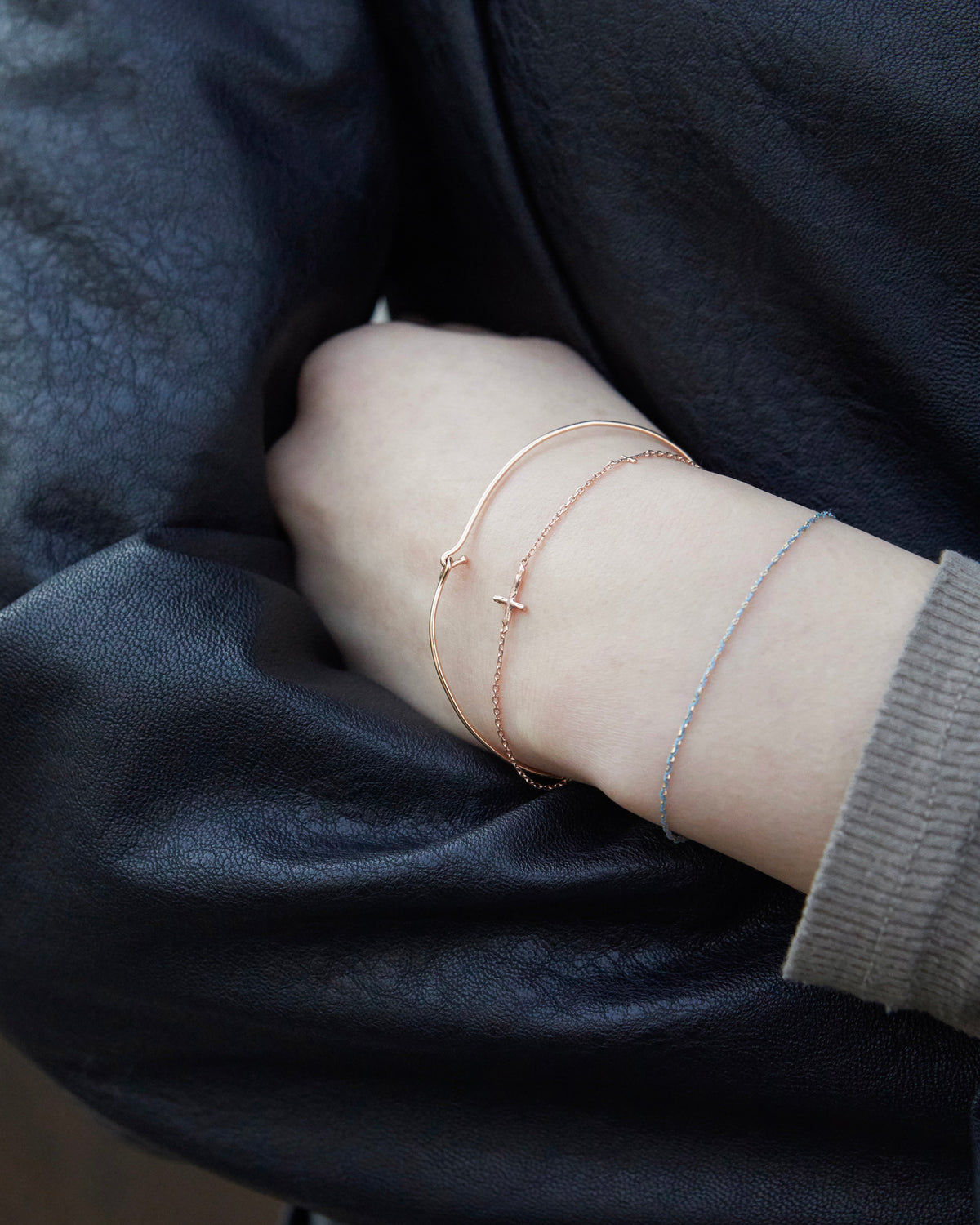 cross axis chain bracelet in pink gold – layered on the wrist with other fine bracelets | HANNA543