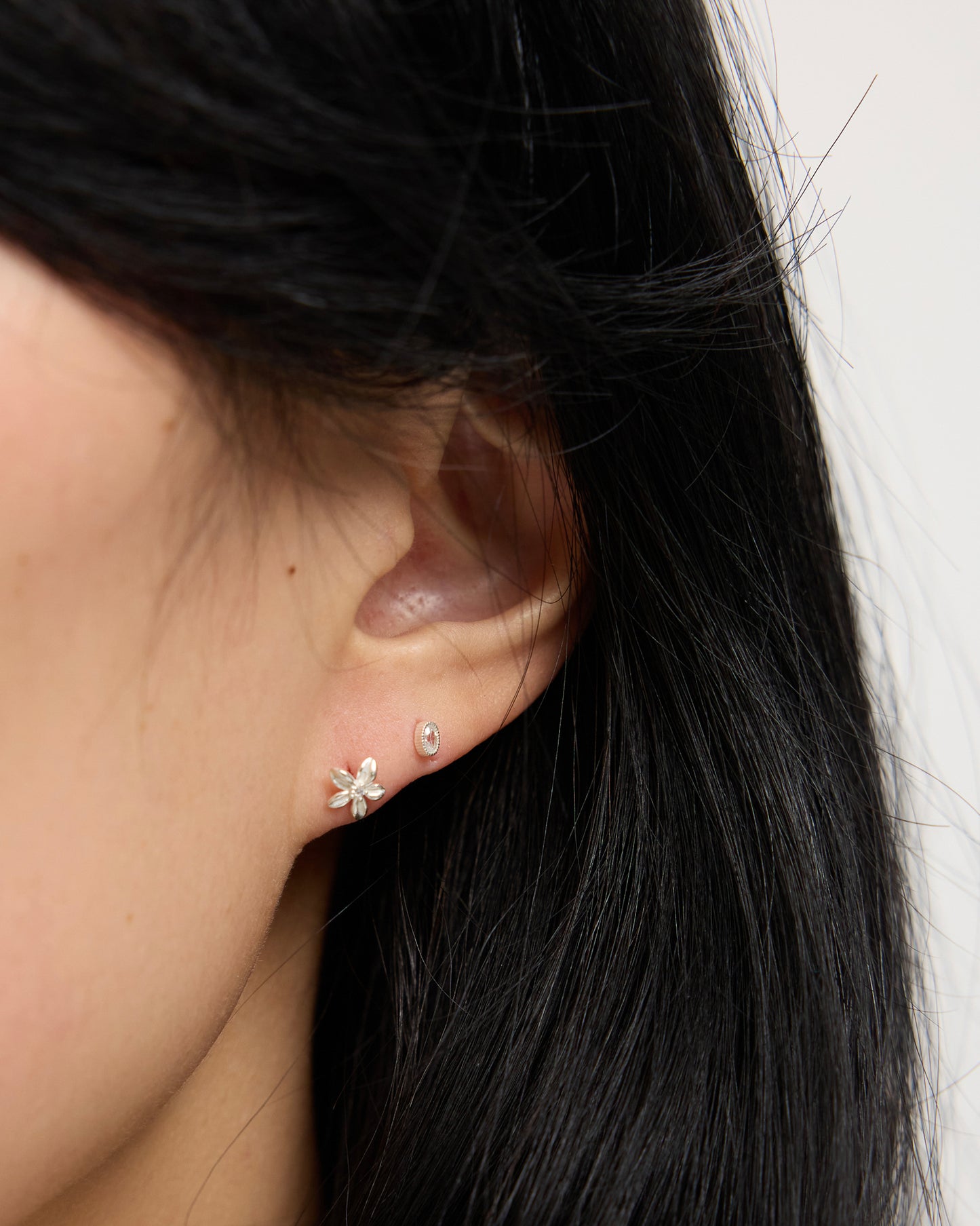 E1016 - daylight pin stud *in stock