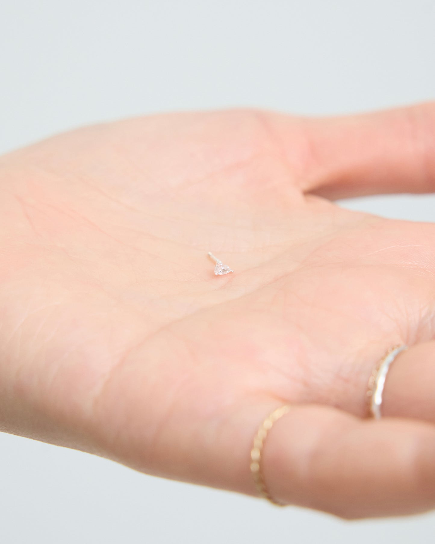 E1026 - tone drop stud *in stock