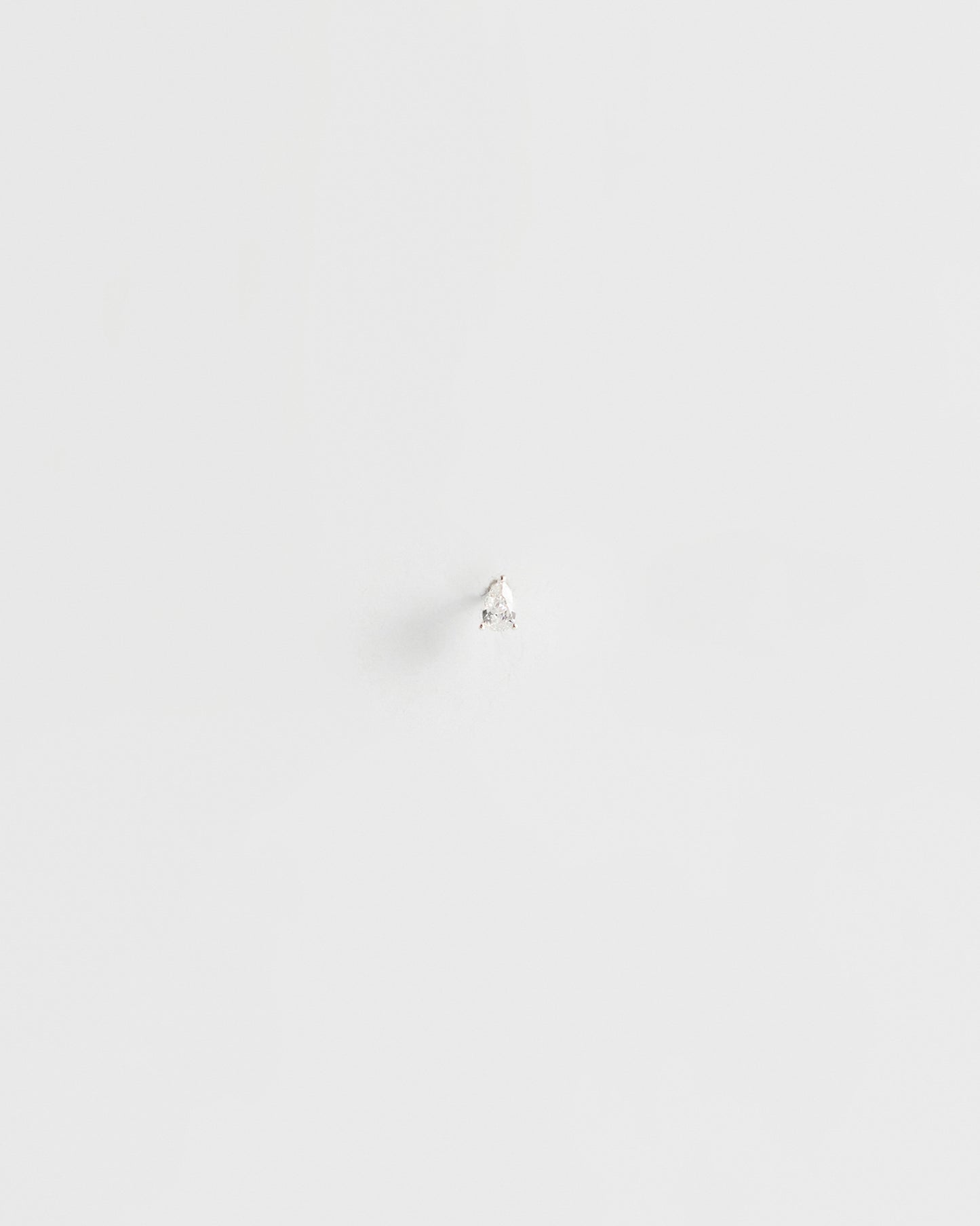 E1026 - tone drop stud *in stock