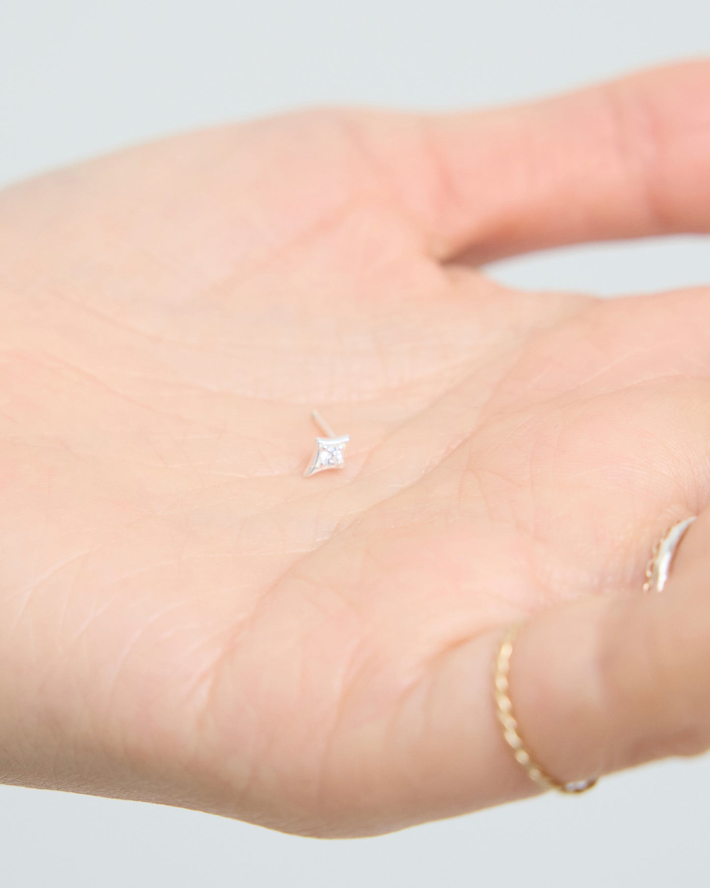 E1036 - sparkle pin stud *in stock
