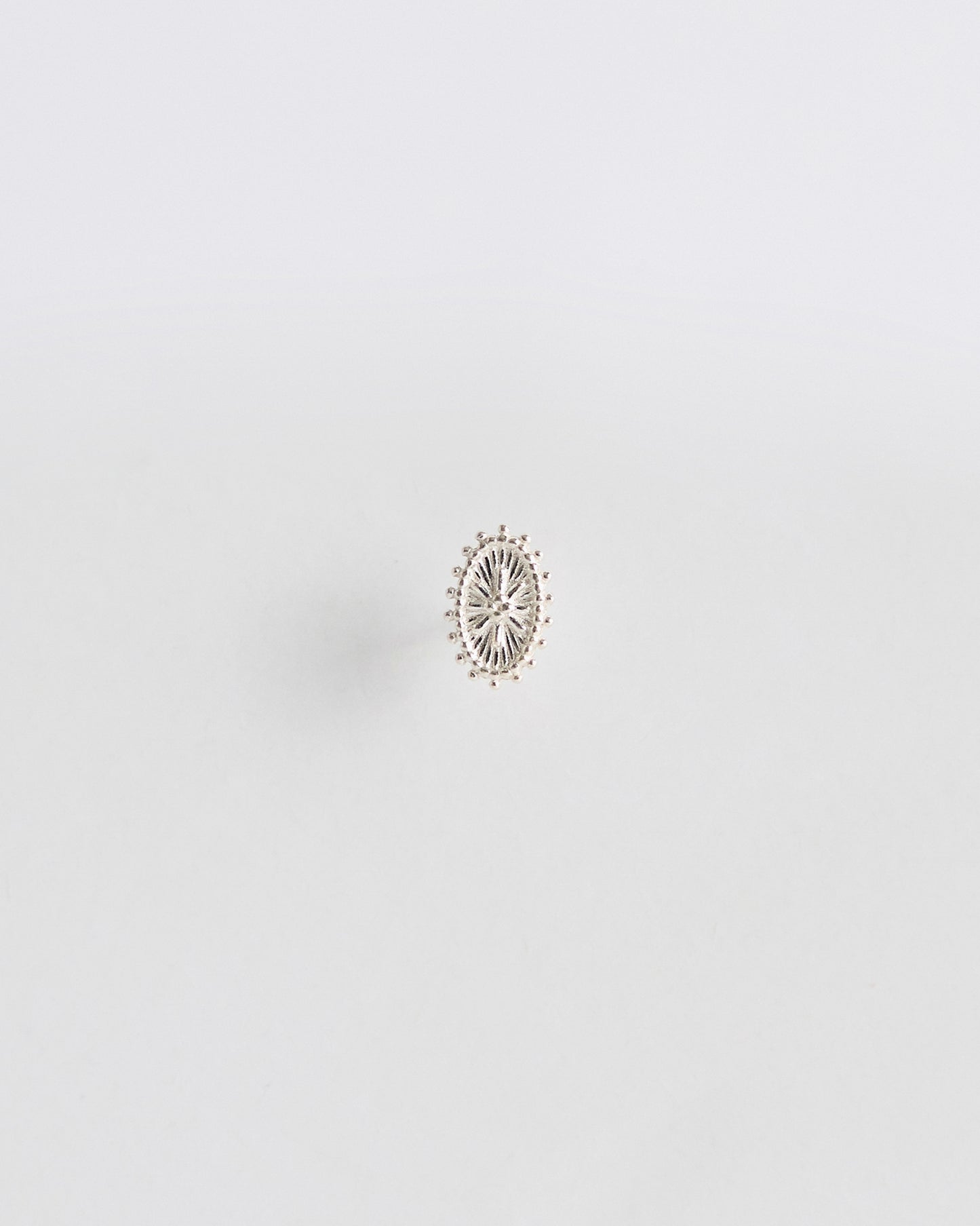E1039 - baroque oval stud *in stock