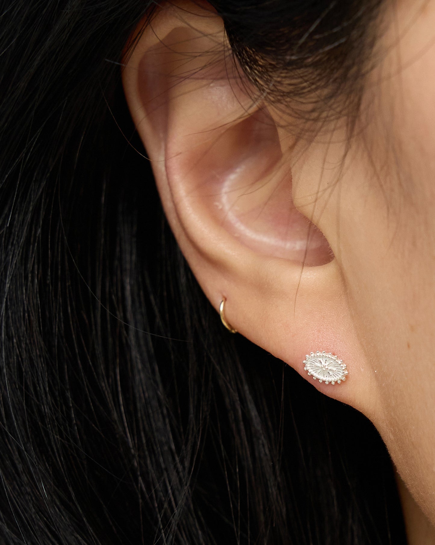 E1039 - baroque oval stud *in stock