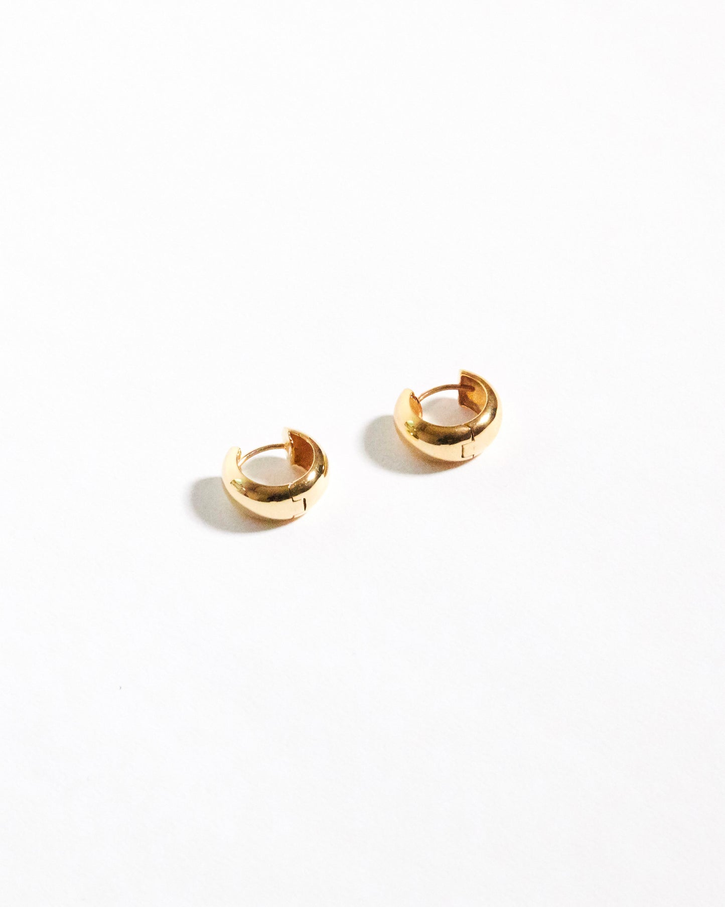 E499 - mini dome huggies