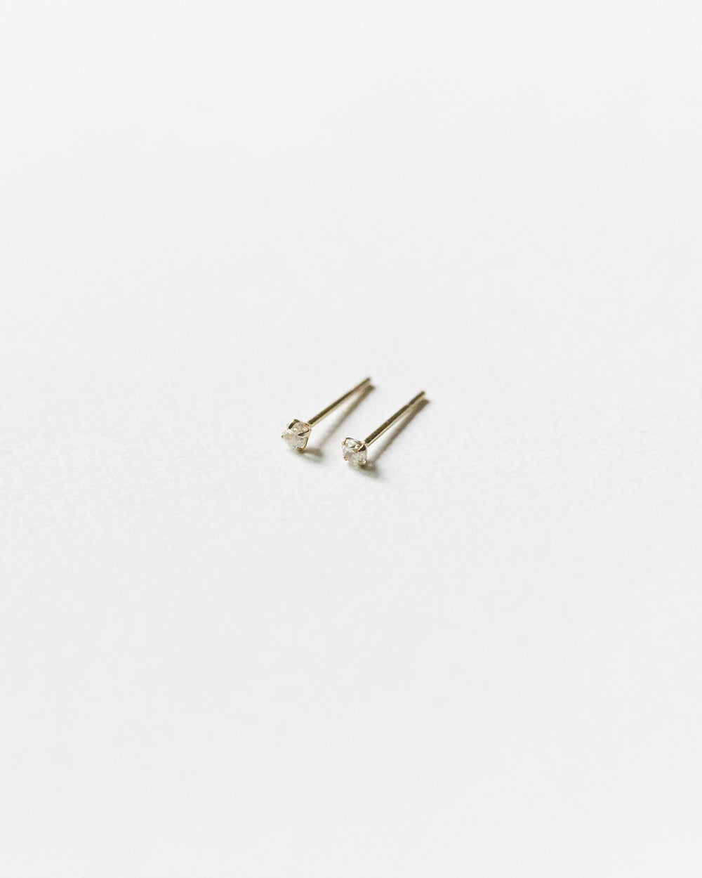 E615 14K solitaire stud earrings in solid 14K gold by HANNA543