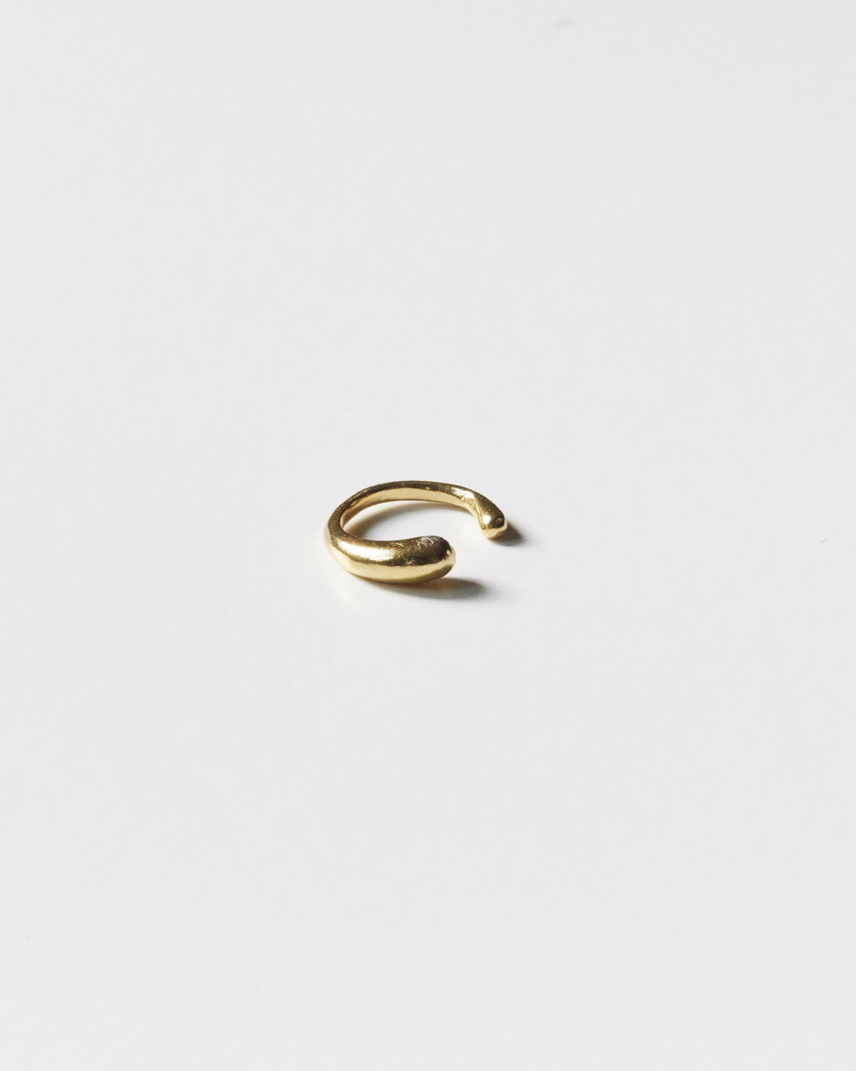 Gold plated no-piercing ear cuff shown at an angle – HANNA543 E735 falling drop cuff