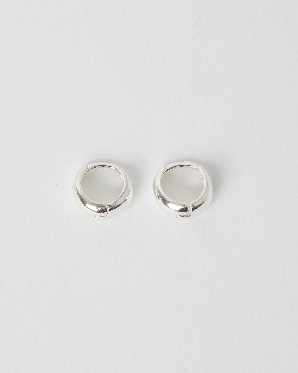 E810 - chunky fold hoops *in stock