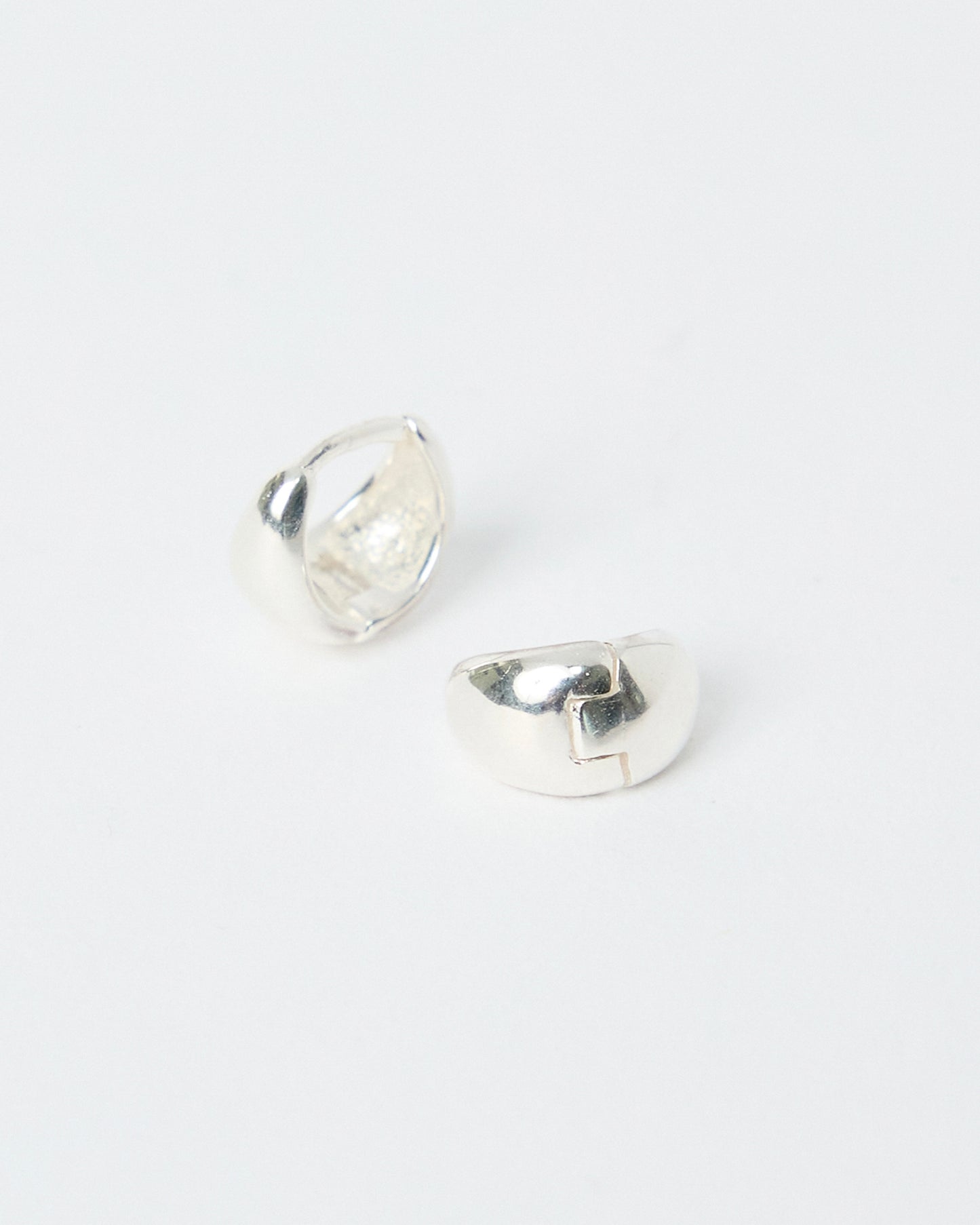 E810 - chunky fold hoops *in stock