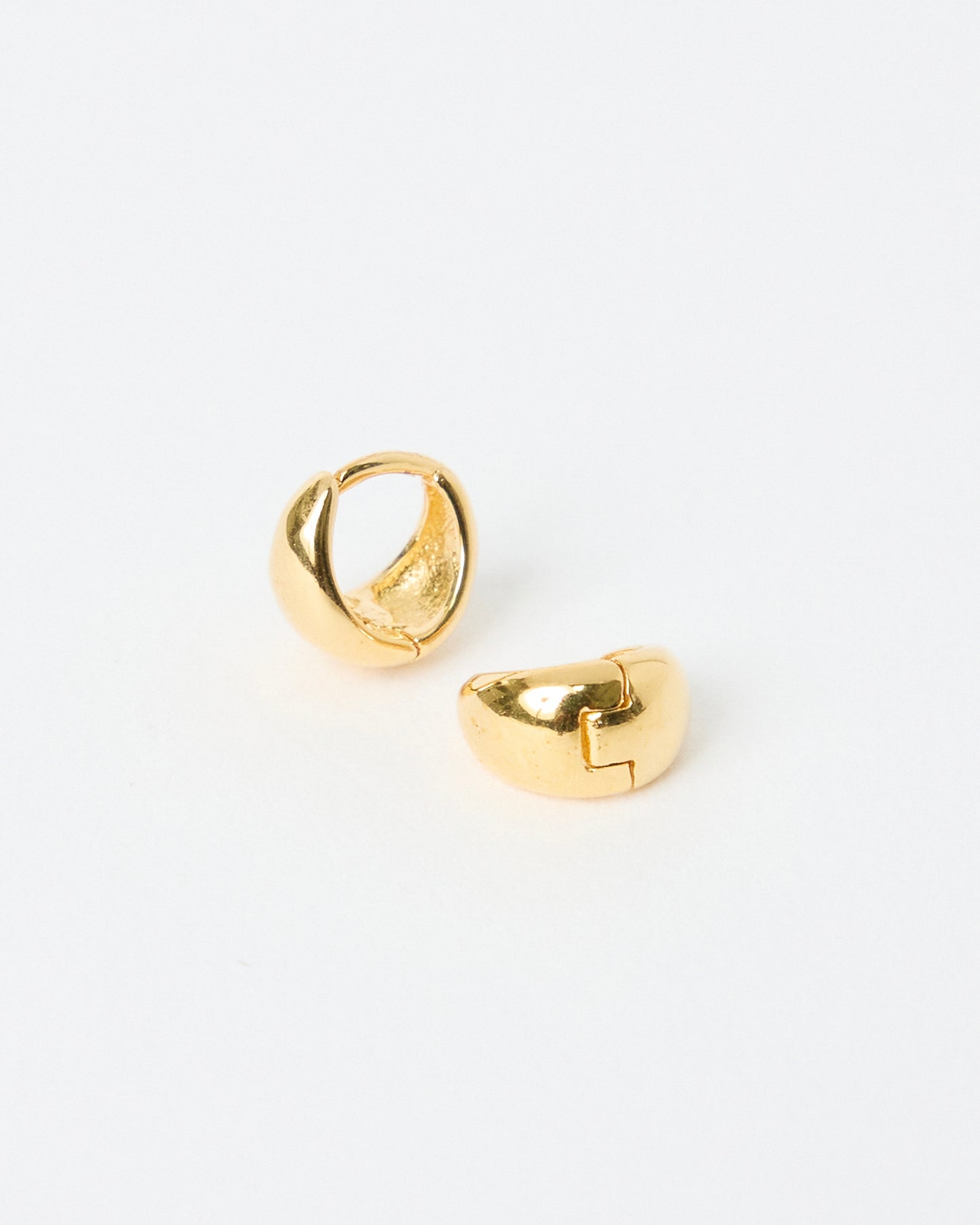 E810 - chunky fold hoops *in stock