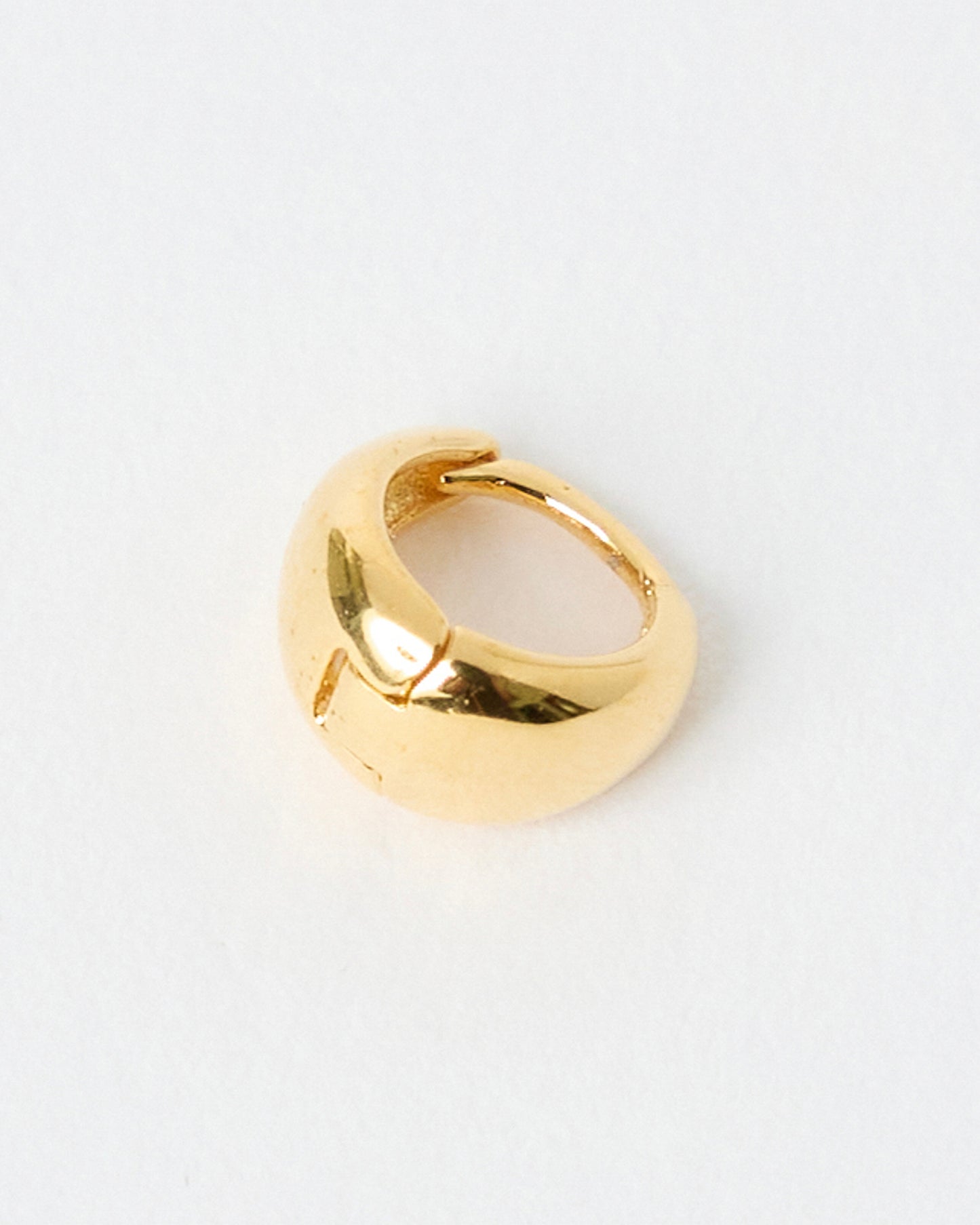 E810 - chunky fold hoops *in stock