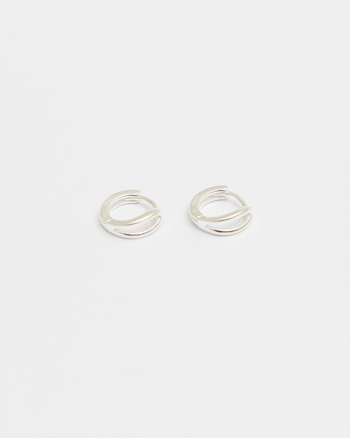 spark click huggie earring – clicks closed easily for everyday wear | HANNA543