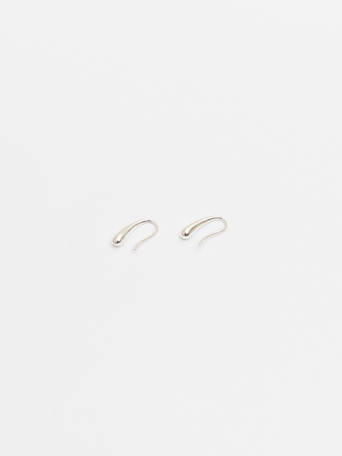 E909S - silver teardrop hooks *in stock