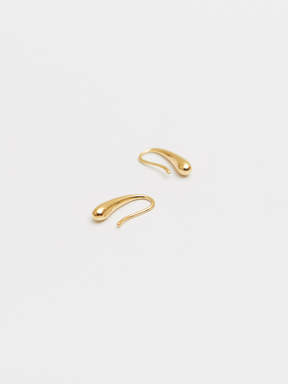 E909YG - gold teardrop hooks *in stock