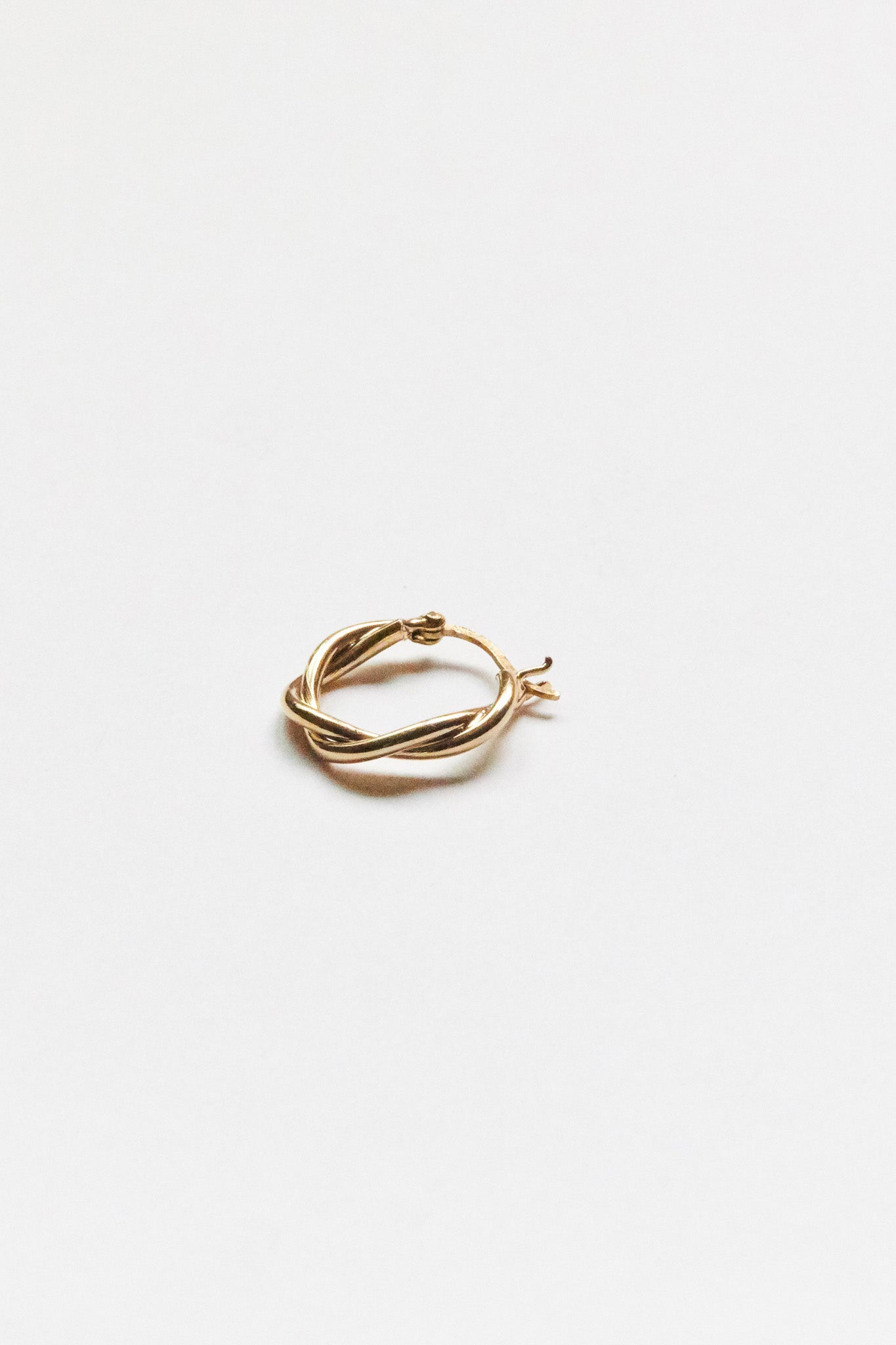 E324YG - gold twisted hoops *in stock