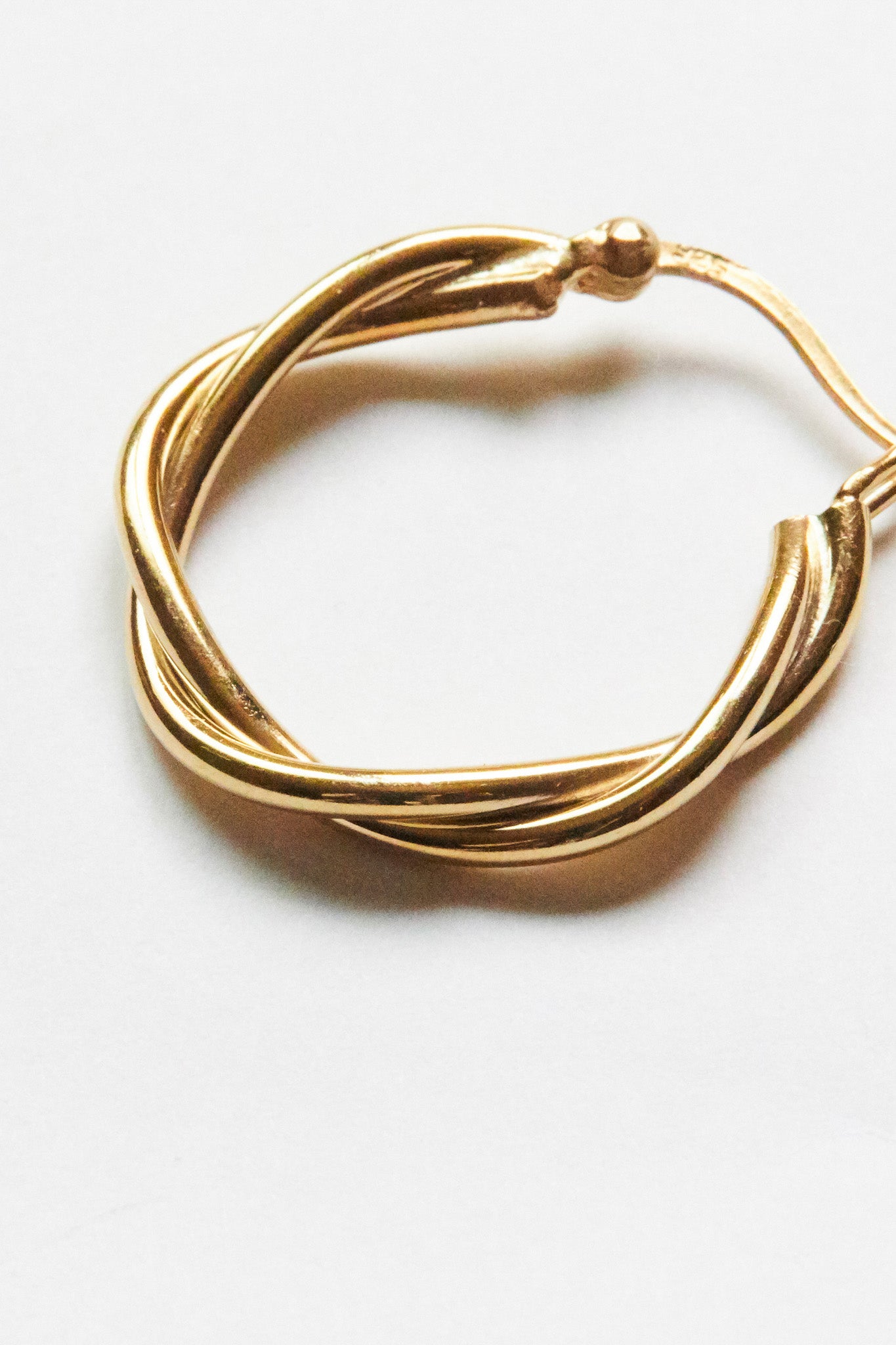 E324YG - gold twisted hoops *in stock