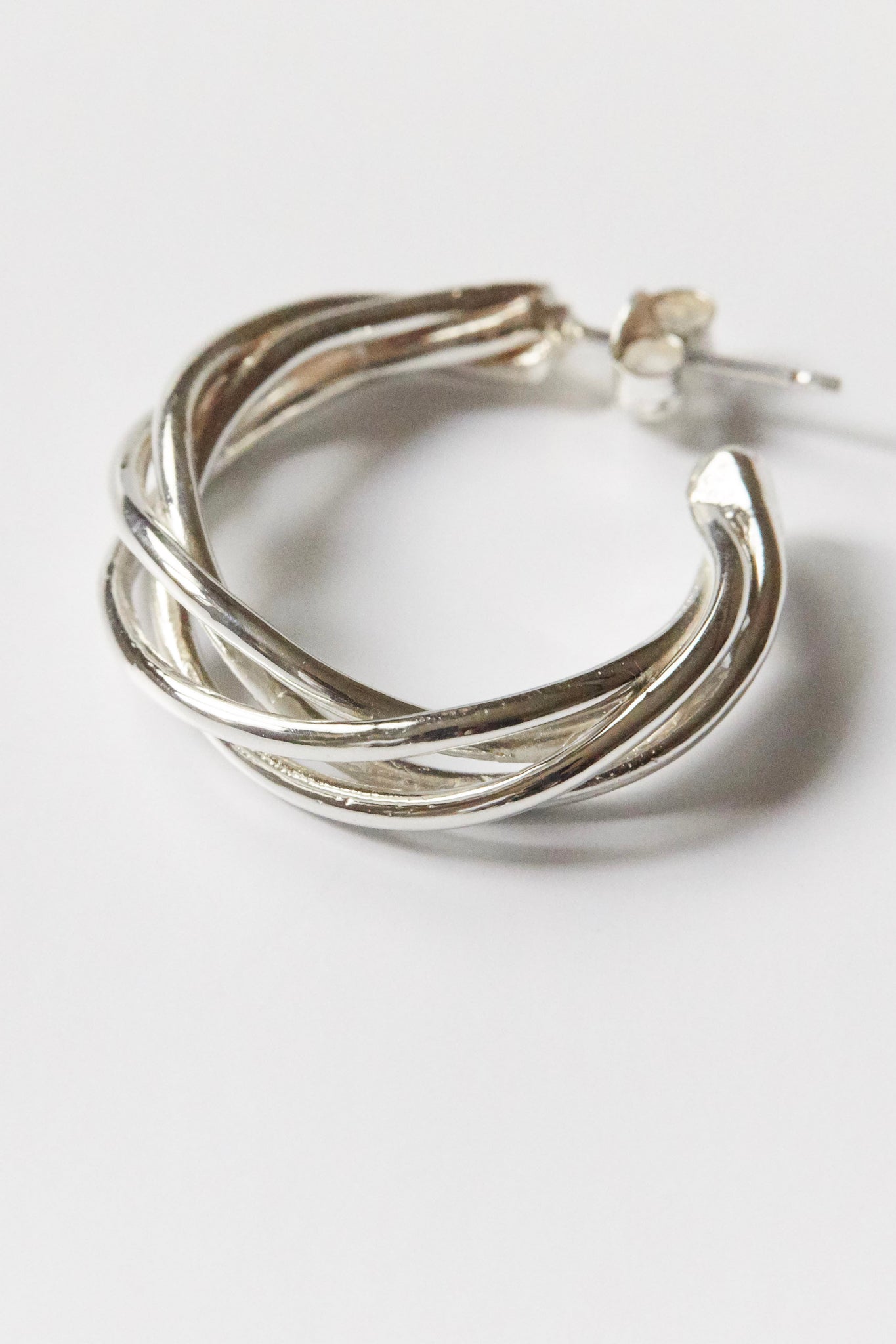 E783S - sterling spiral hoops *in stock