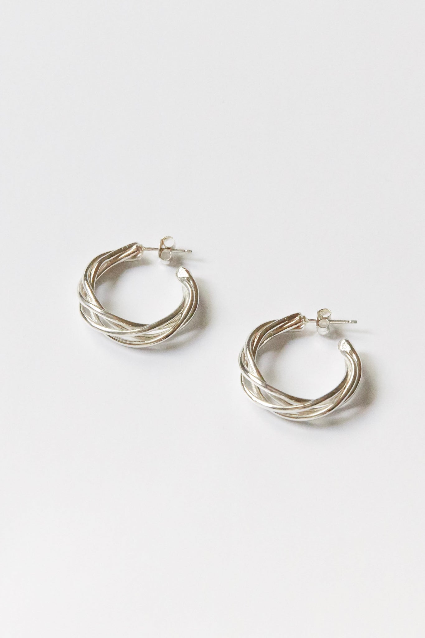 E783S - sterling spiral hoops *in stock