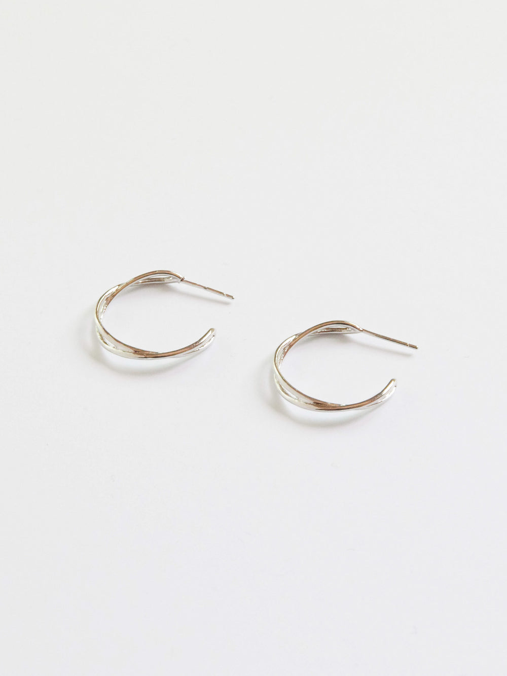 E430S - streamline silver hoops *in stock