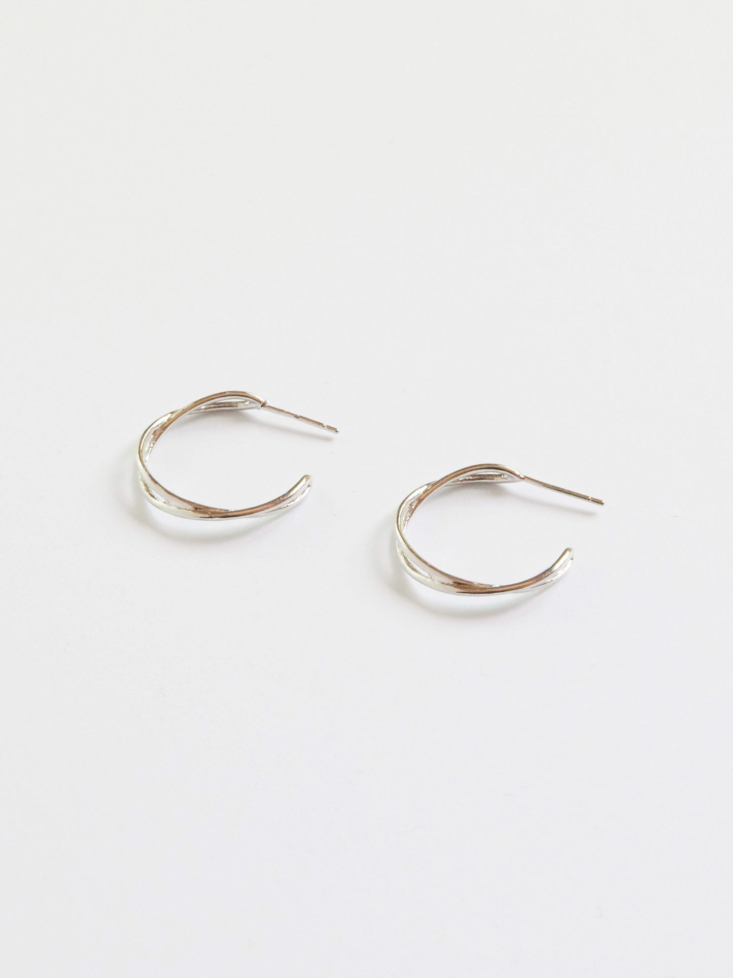 E430S - streamline silver hoops *in stock