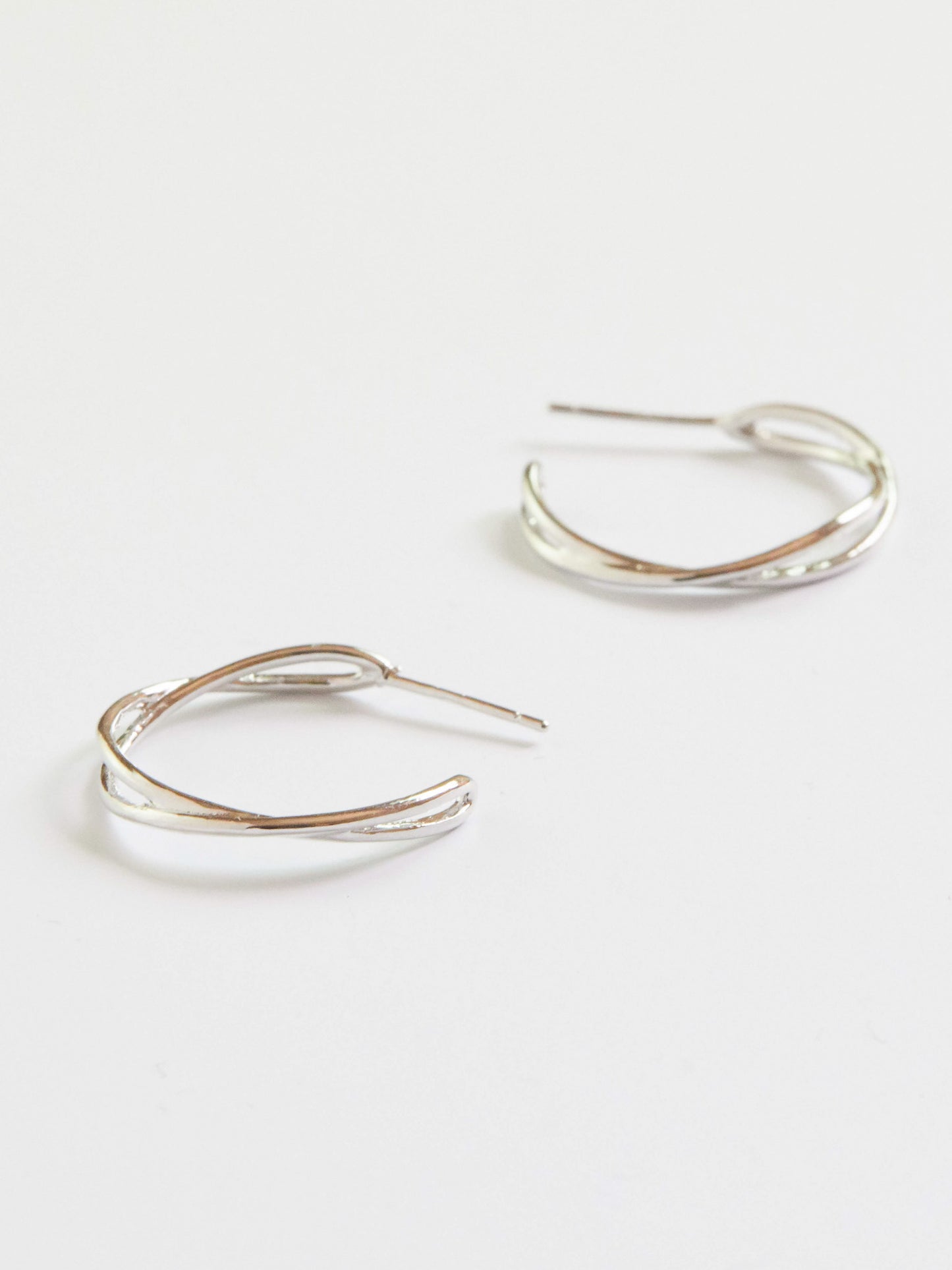 E430S - streamline silver hoops *in stock