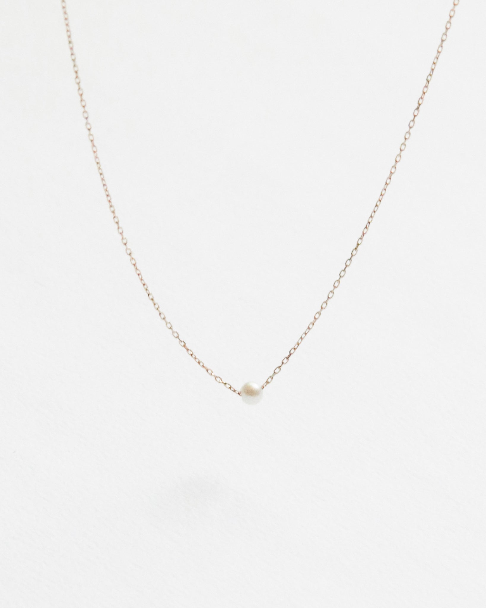 N246 - solo pearl gold choker