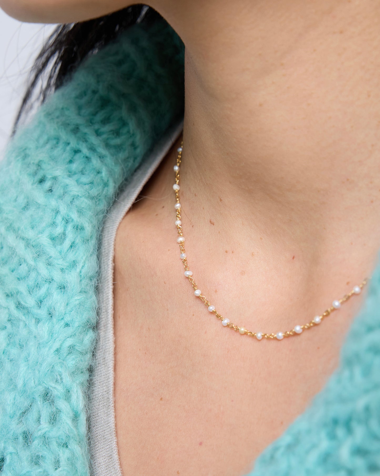 a barely-there goldnecklace that adds just a soft detail to the neckline