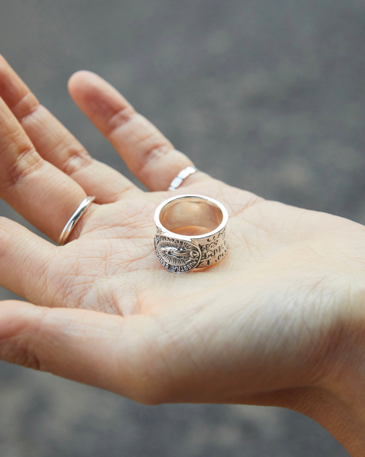 R12 - sentinel signet