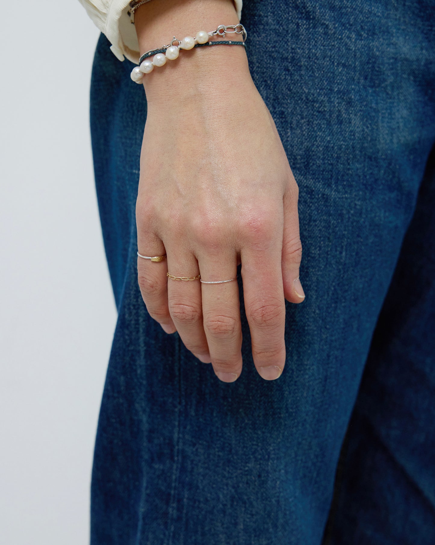 R16 - linked days *in stock