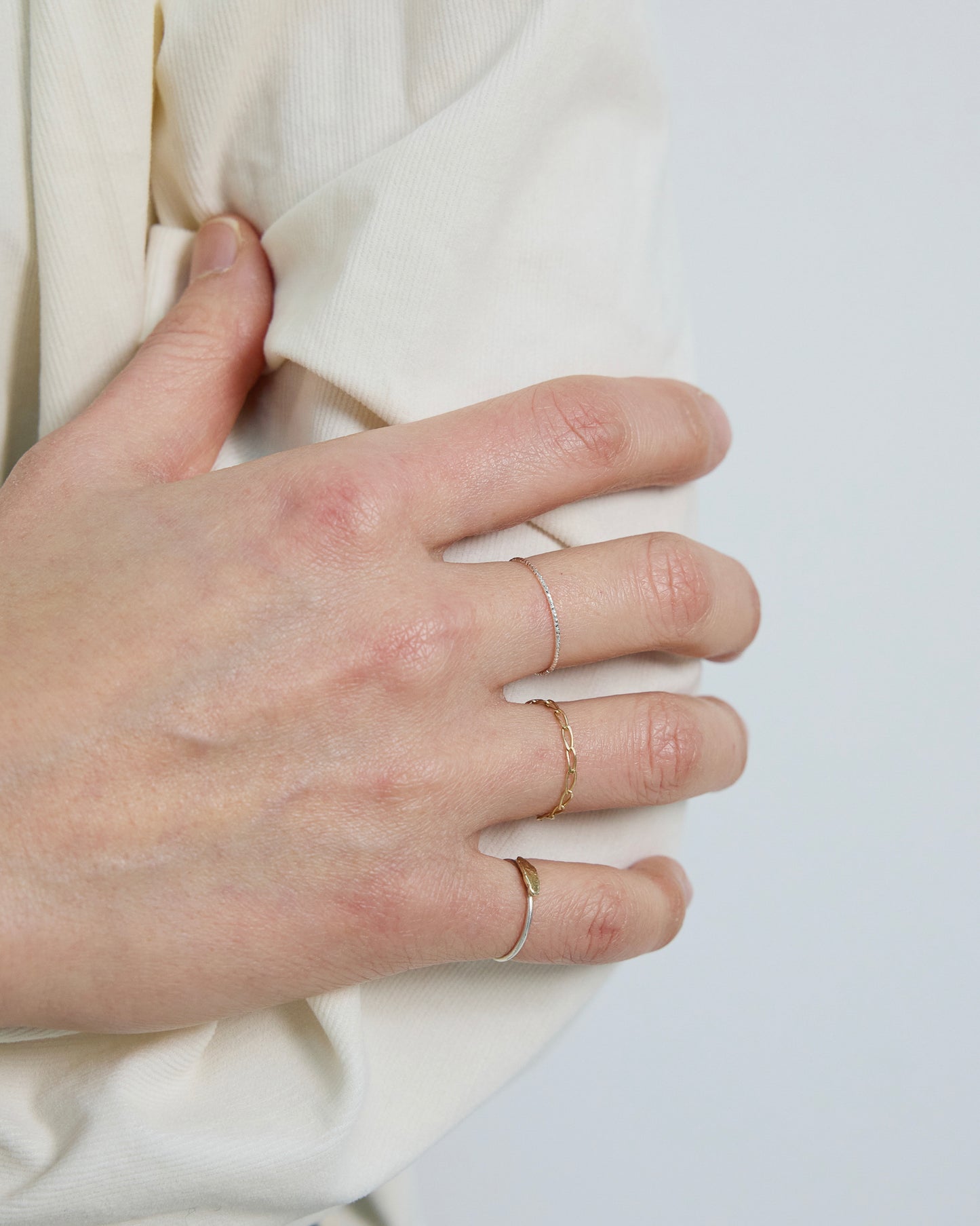 R16 - linked days *in stock