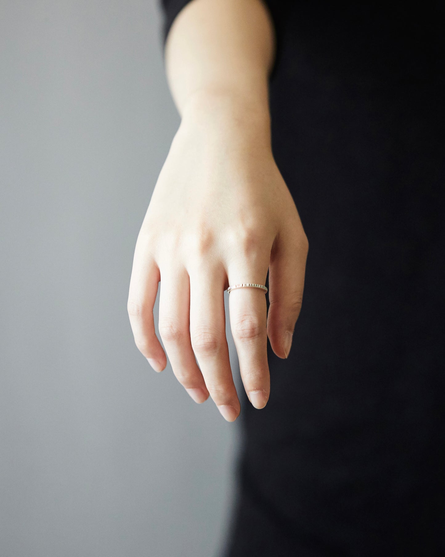 R227 - ripple line band *in stock