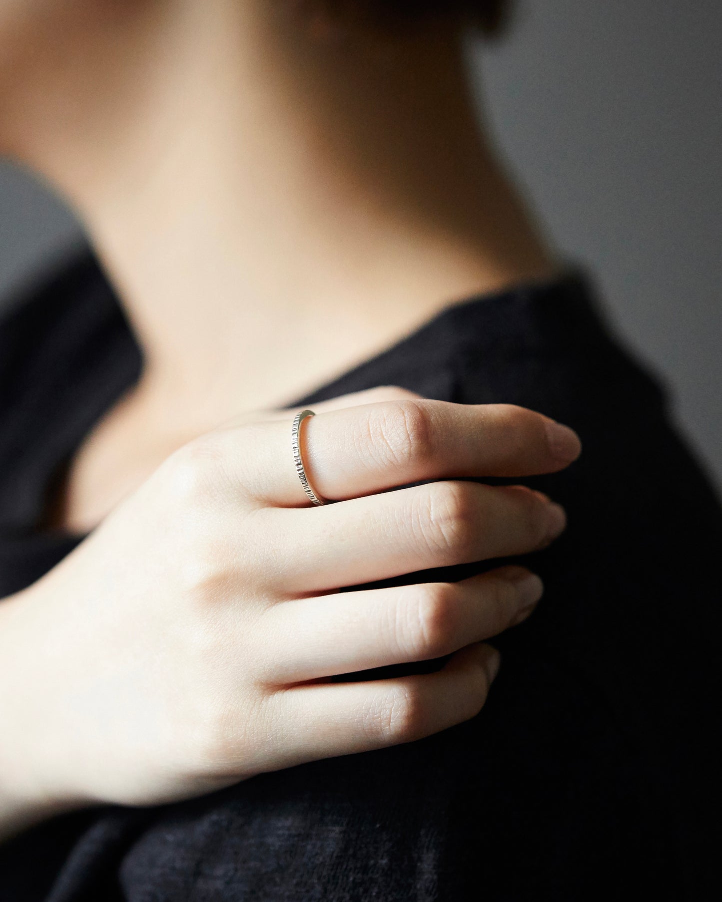 R227 - ripple line band *in stock