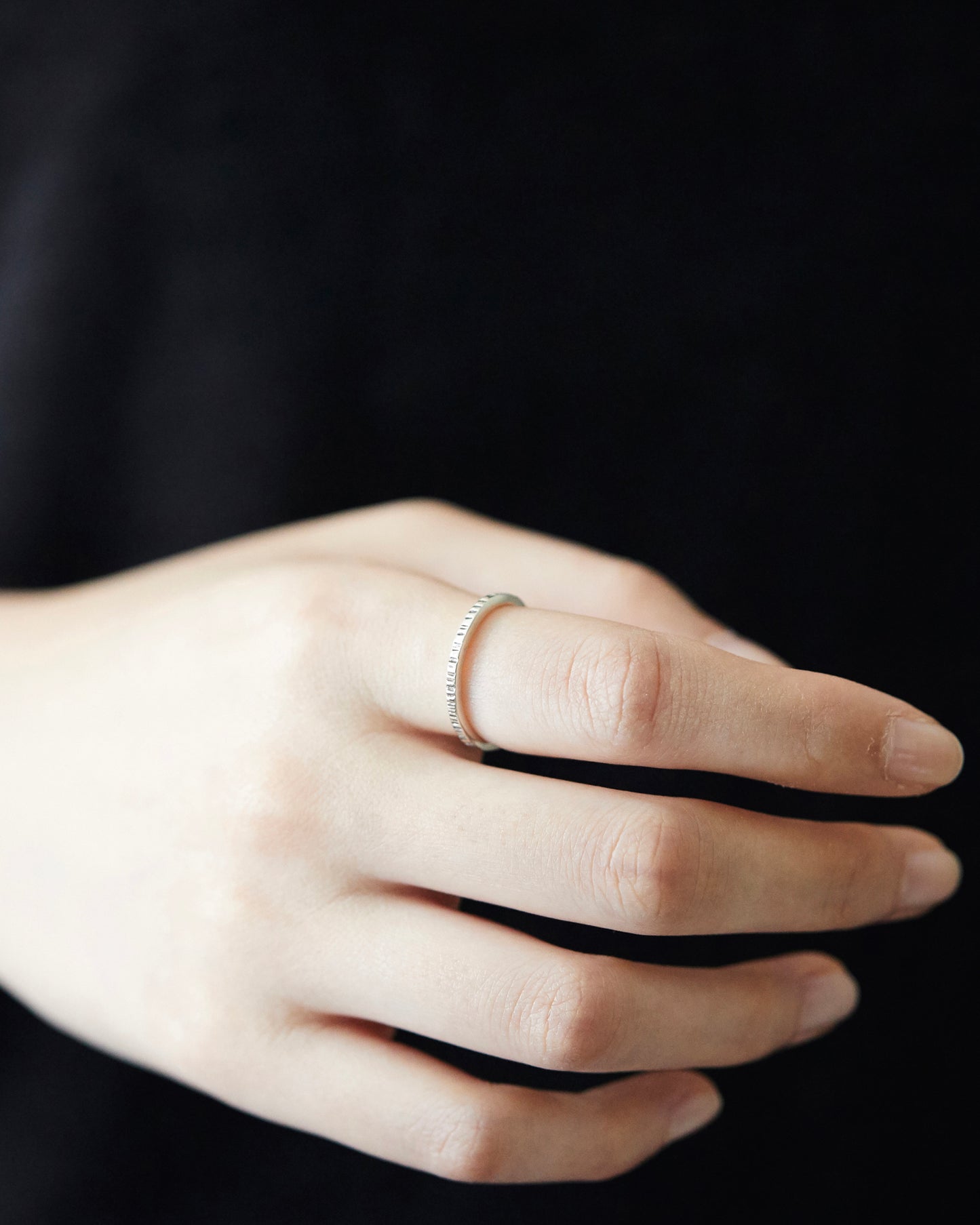 R227 - ripple line band *in stock