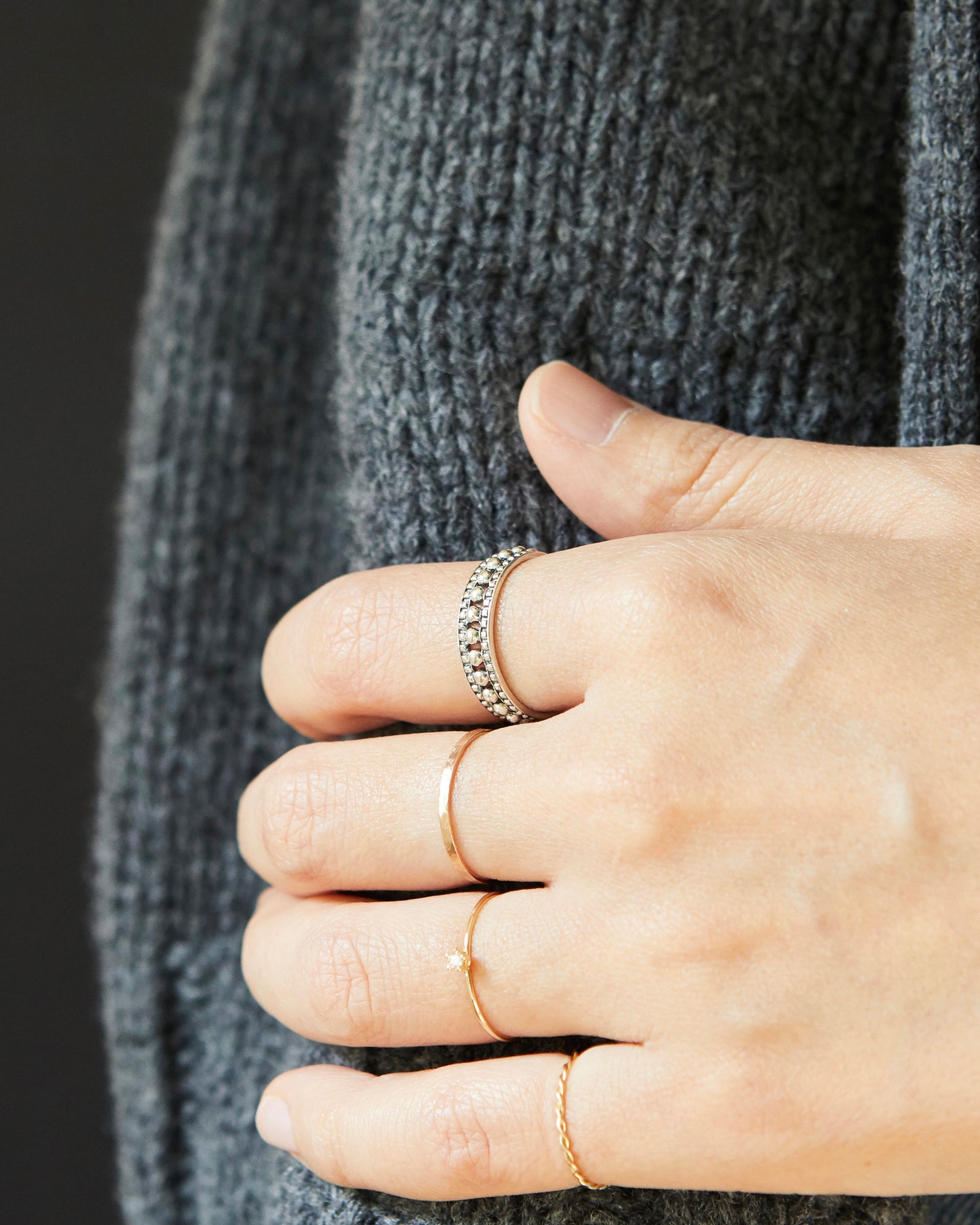 R339 - bubble grid band *in stock