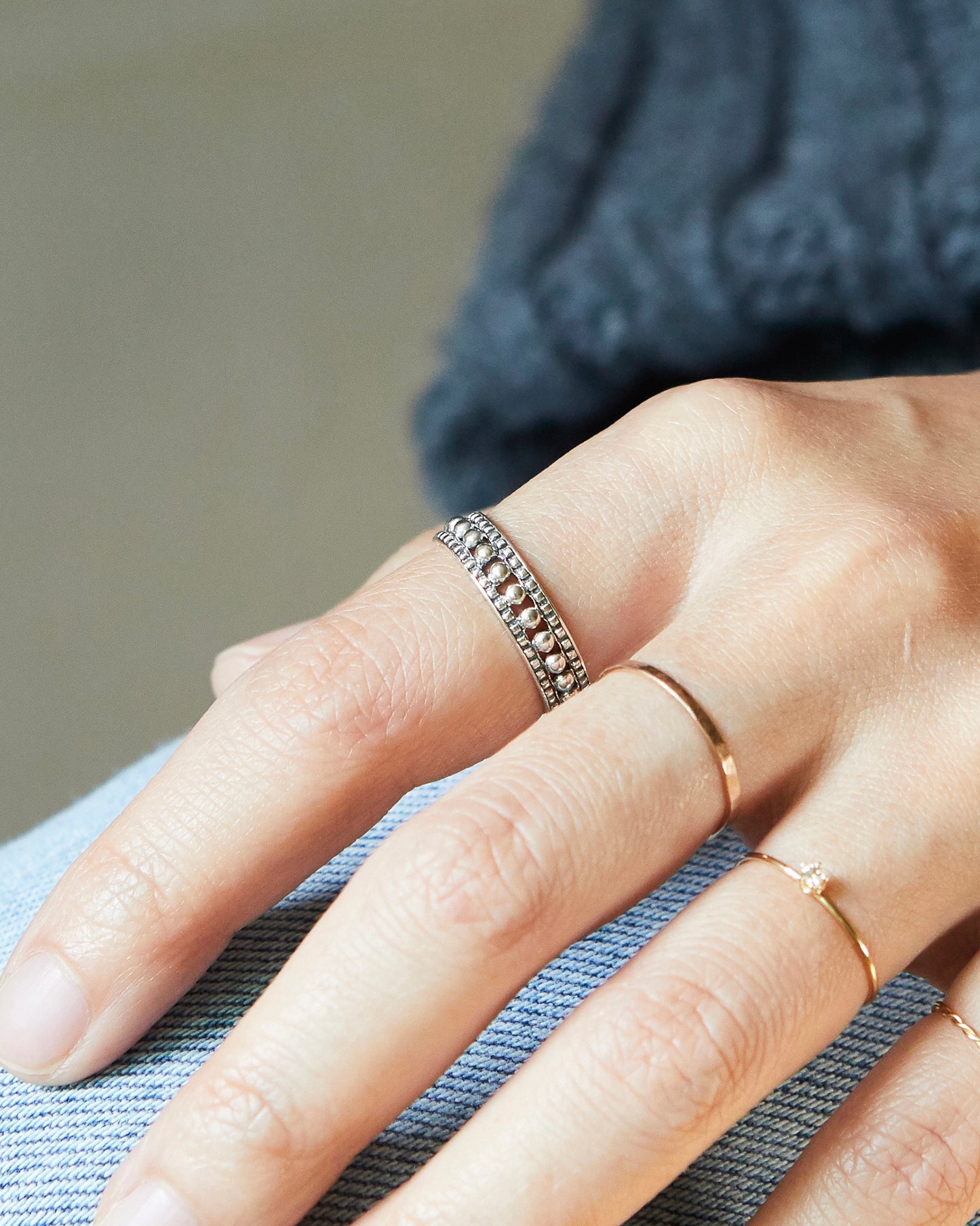 R339 - bubble grid band *in stock