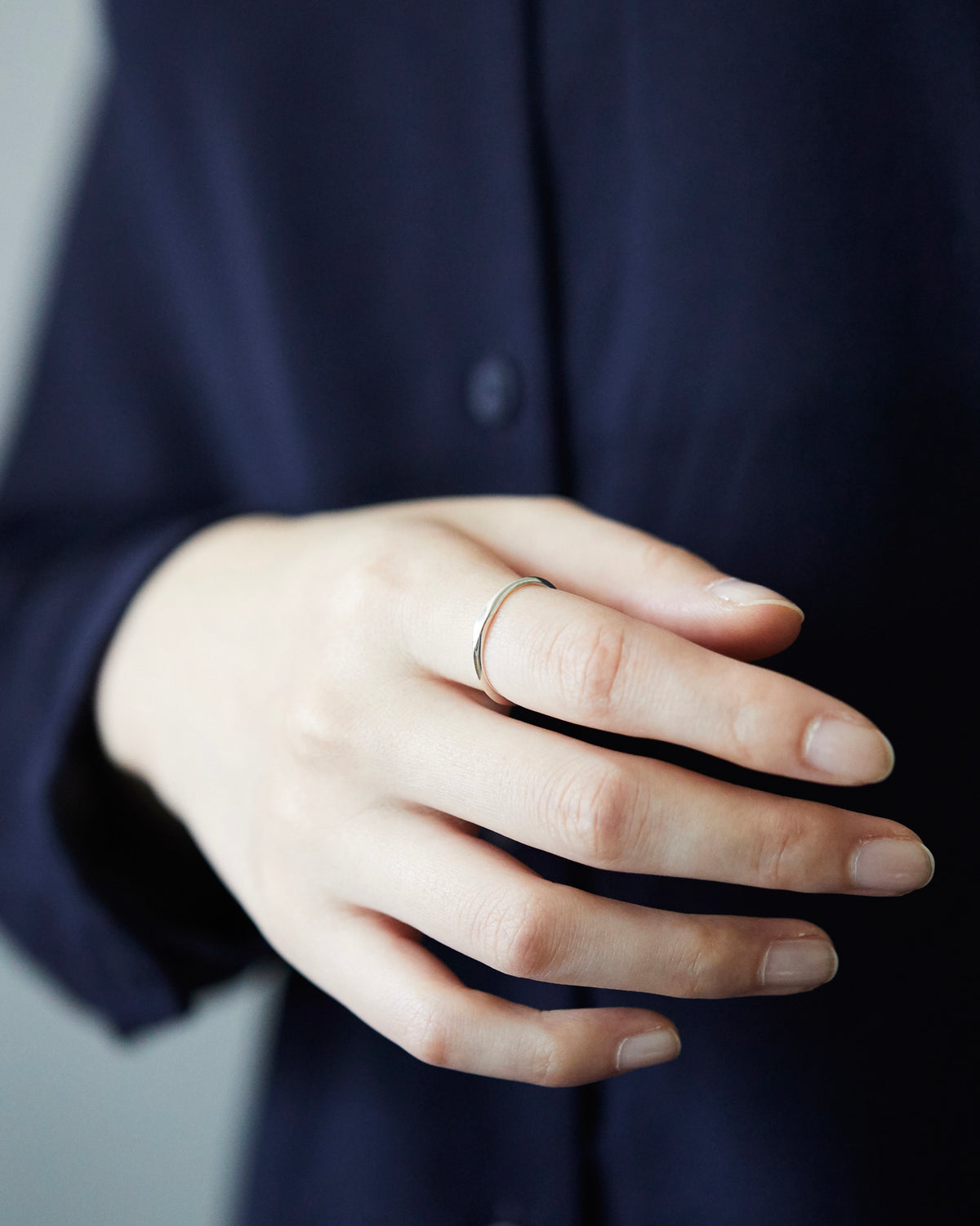 soft arch band ring – stacked with other sterling silver rings | HANNA543