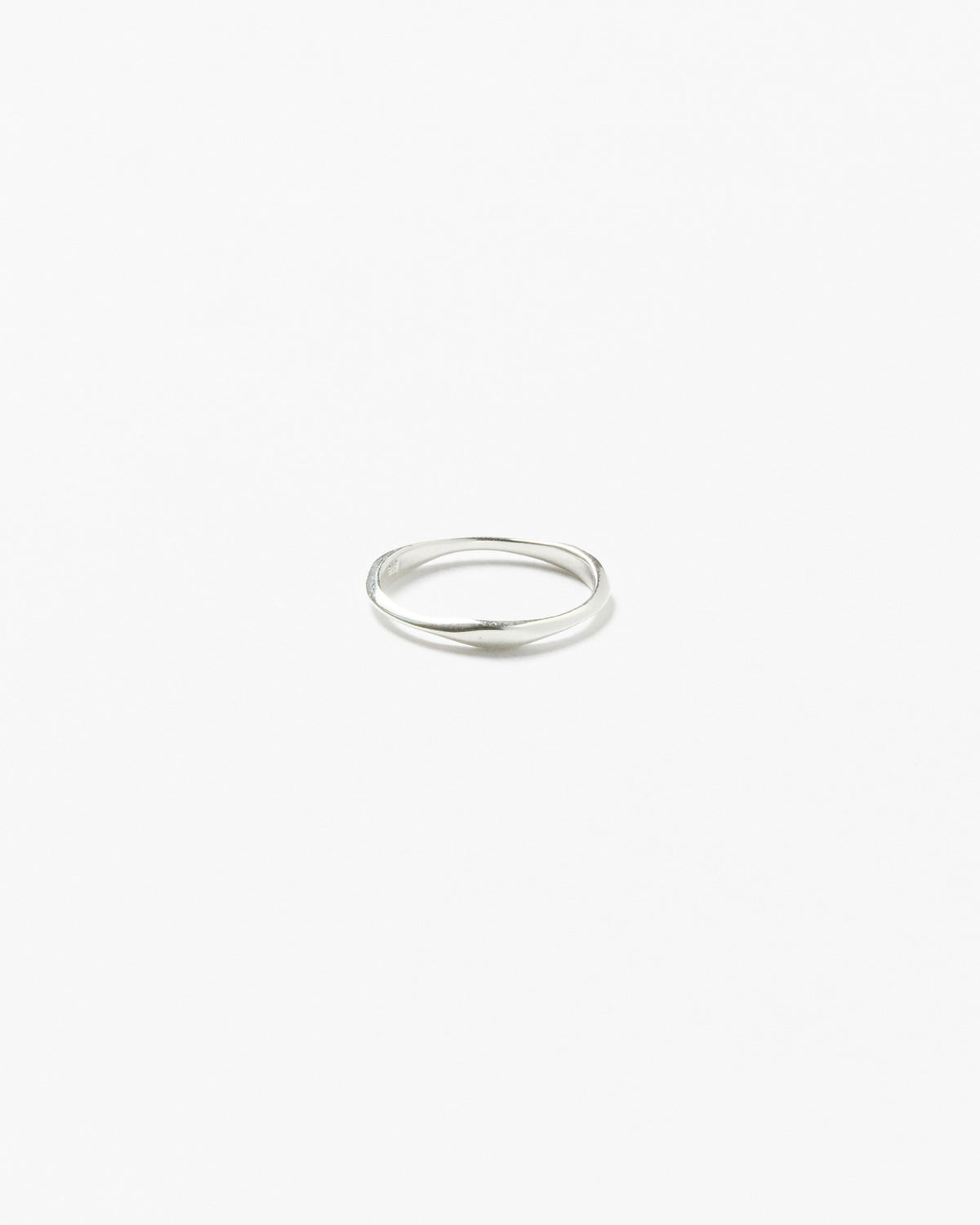 R388 soft arch band ring in 925 sterling silver by HANNA543