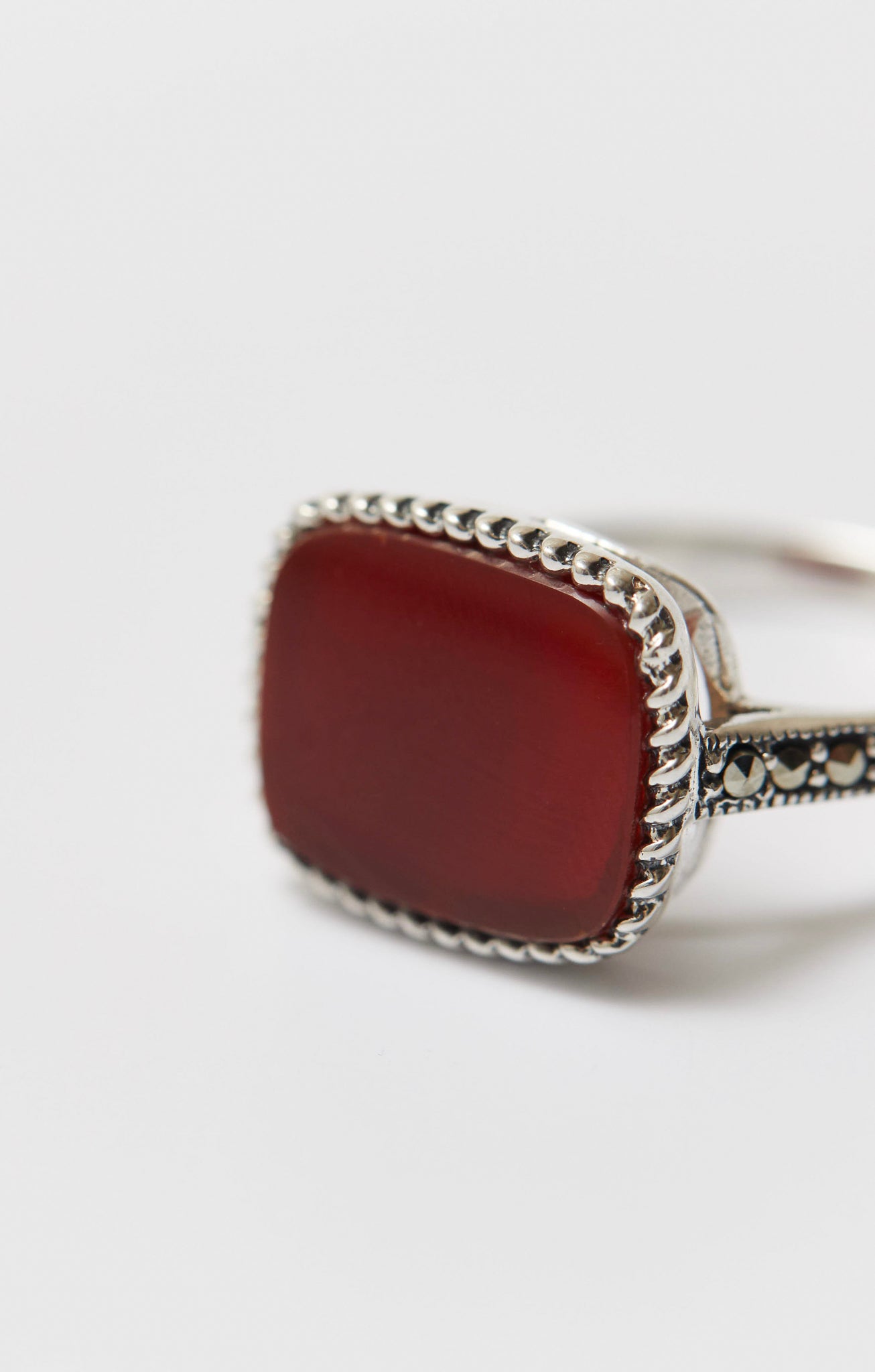 R508 - marcasite signet rope bezel