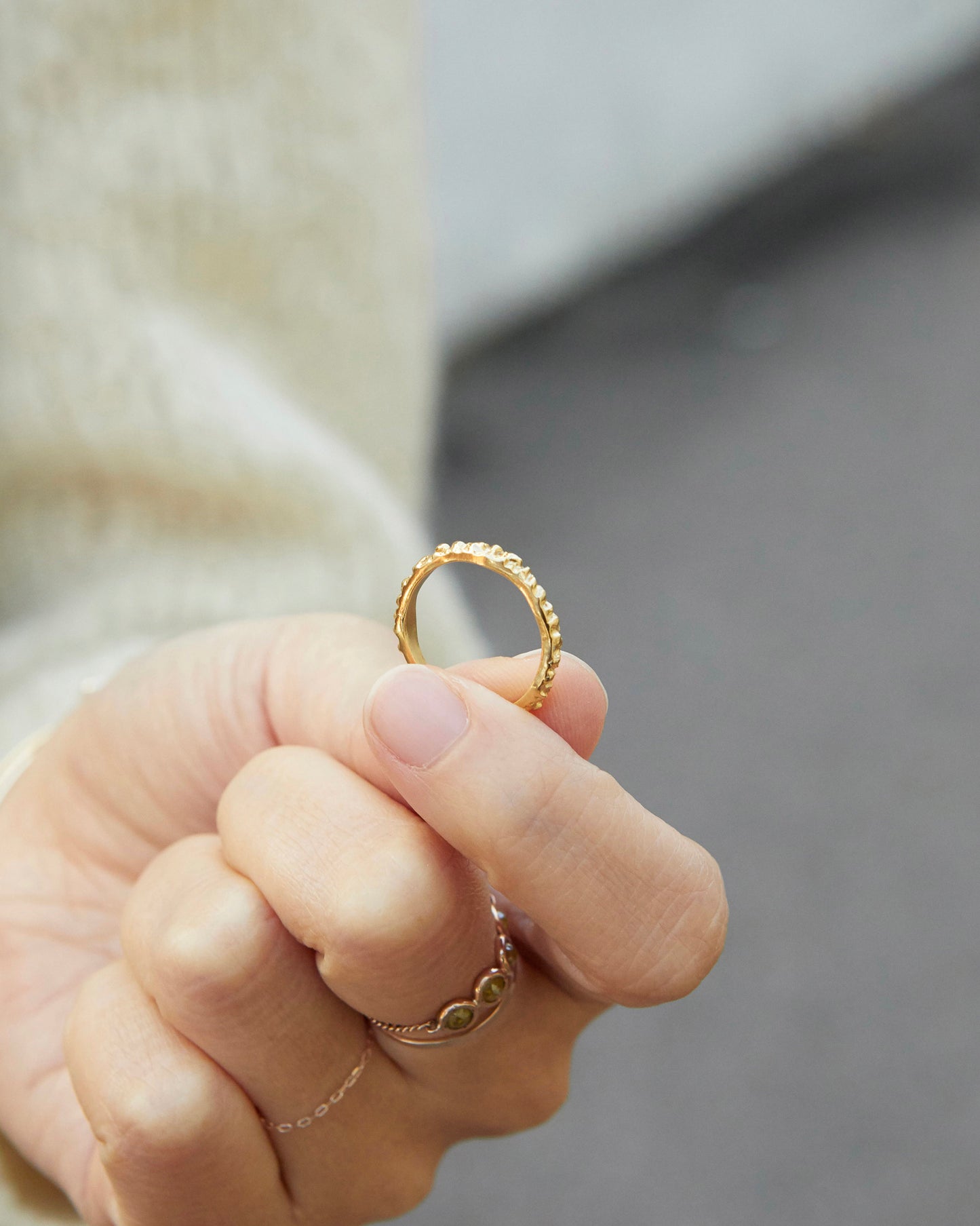 R527 - fractured glow ring *in stock