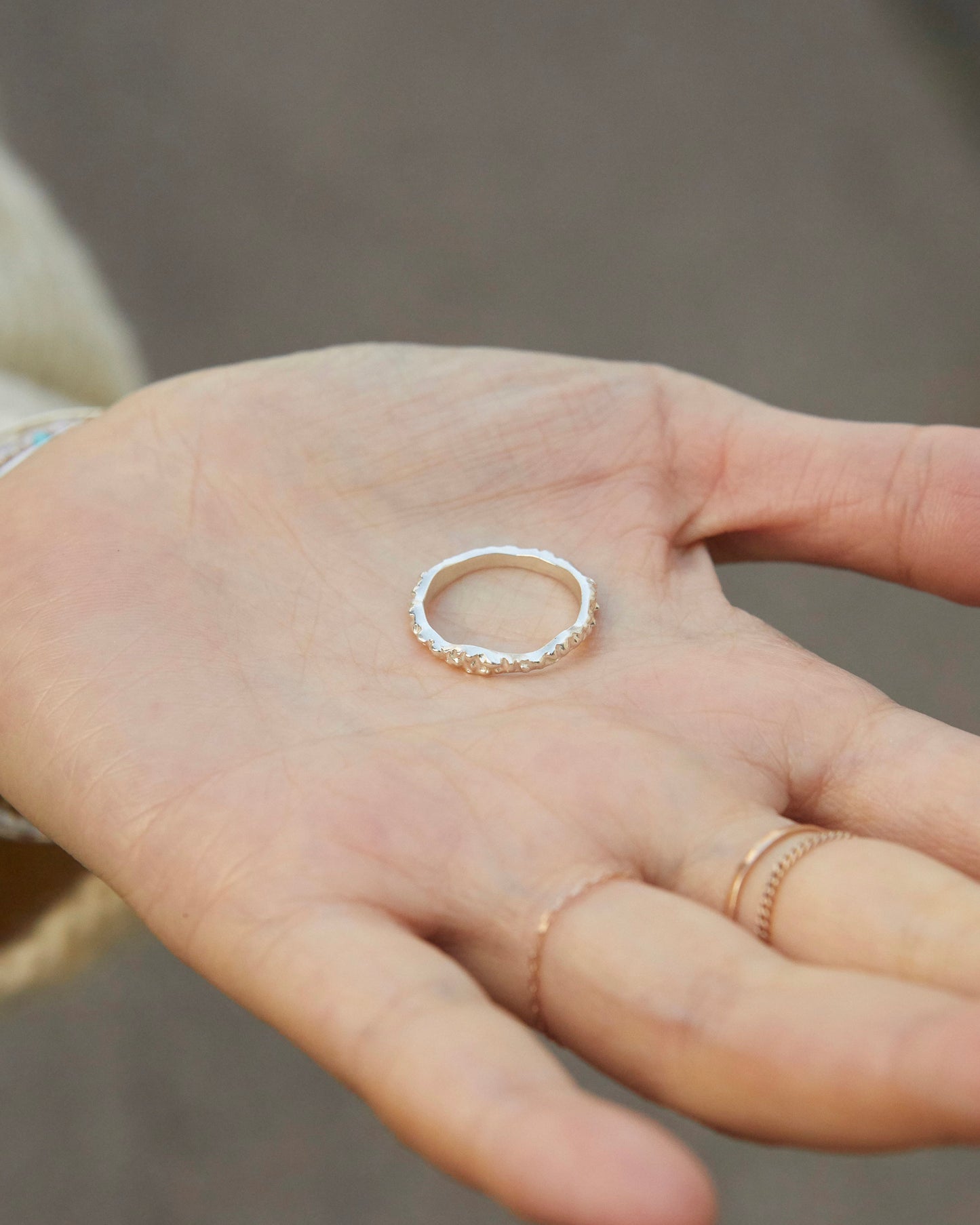 R527 - fractured glow ring *in stock