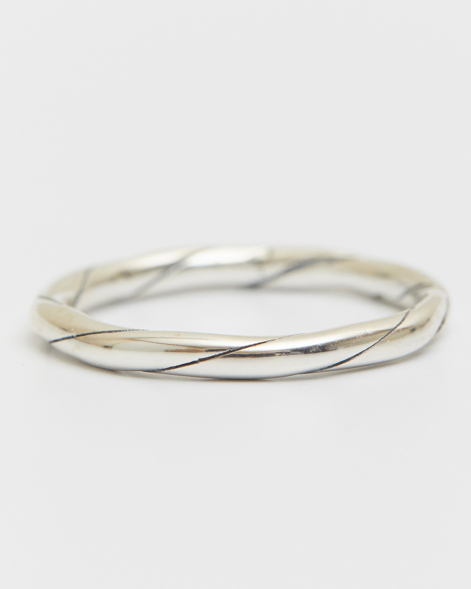 R608 - silver drift line