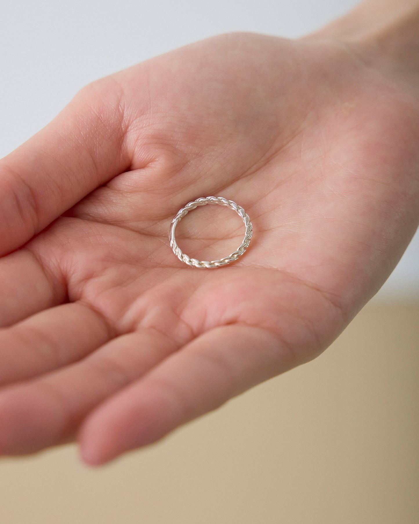 R613 - silver knot band *in stock