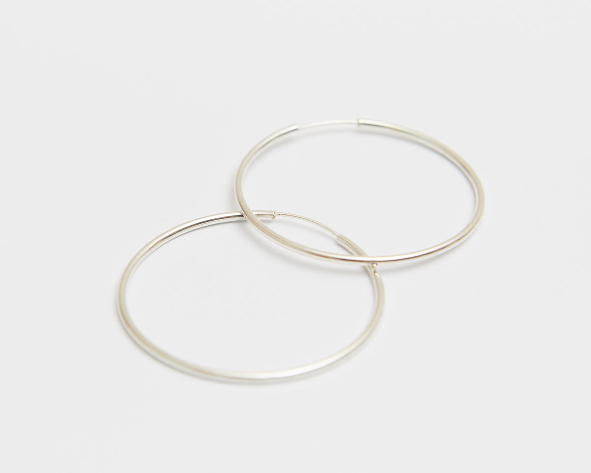 spring loop hoop earring – clean everyday hoop in 925 sterling silver | HANNA543